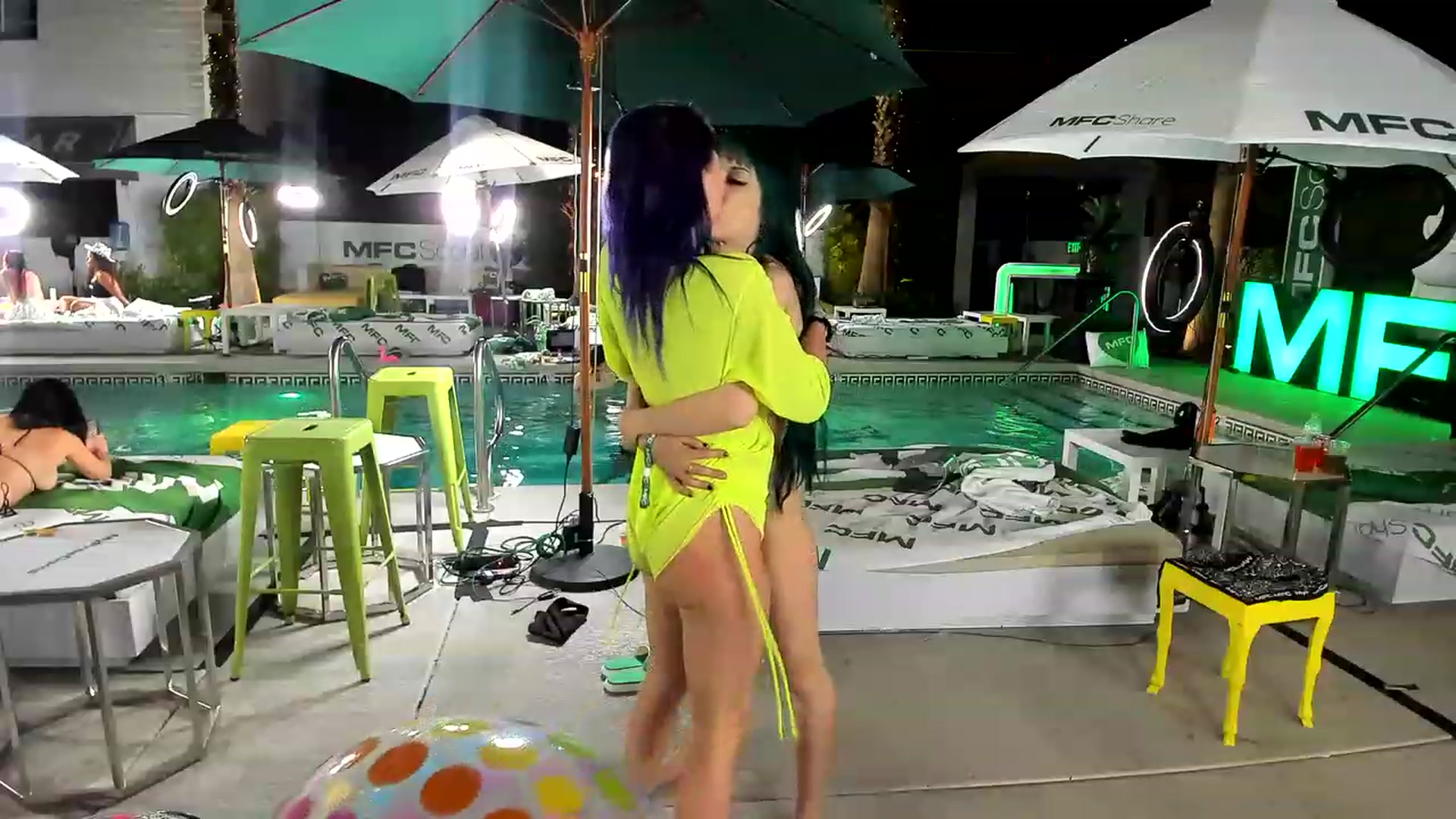 Gallery image thumbnail from Natalia_Rae's myfreecams stream on, 05/24/2023, 09:30 image 18 of 20
