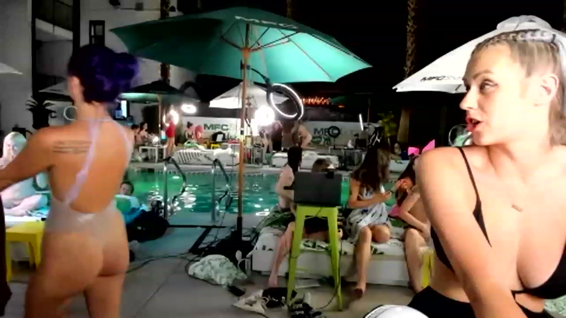 Gallery image thumbnail from Natalia_Rae's myfreecams stream on, 05/25/2023, 06:15 image 18 of 20