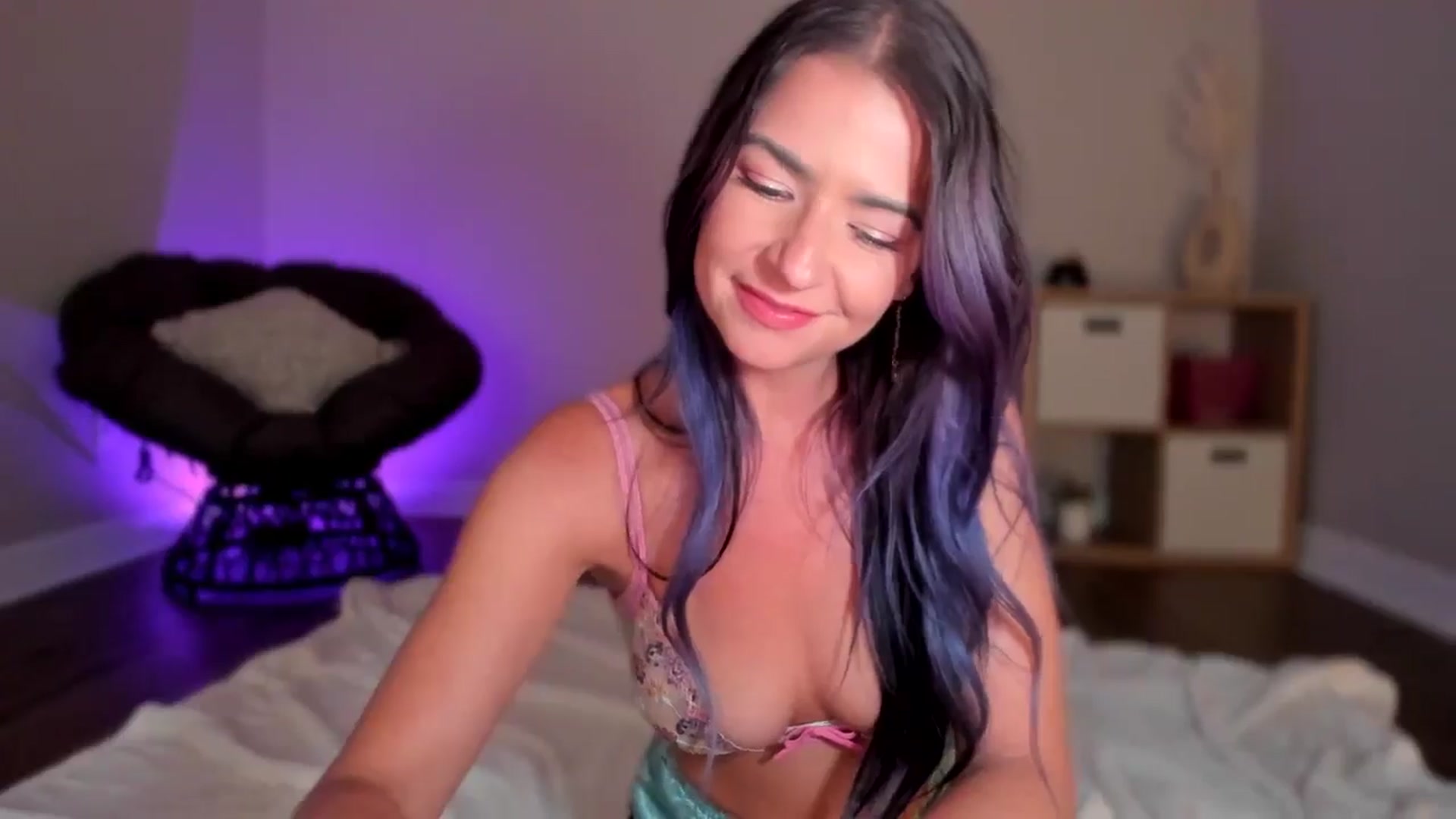 Gallery image thumbnail from Natalia_Rae's myfreecams stream on, 08/26/2024, 04:45 image 16 of 20
