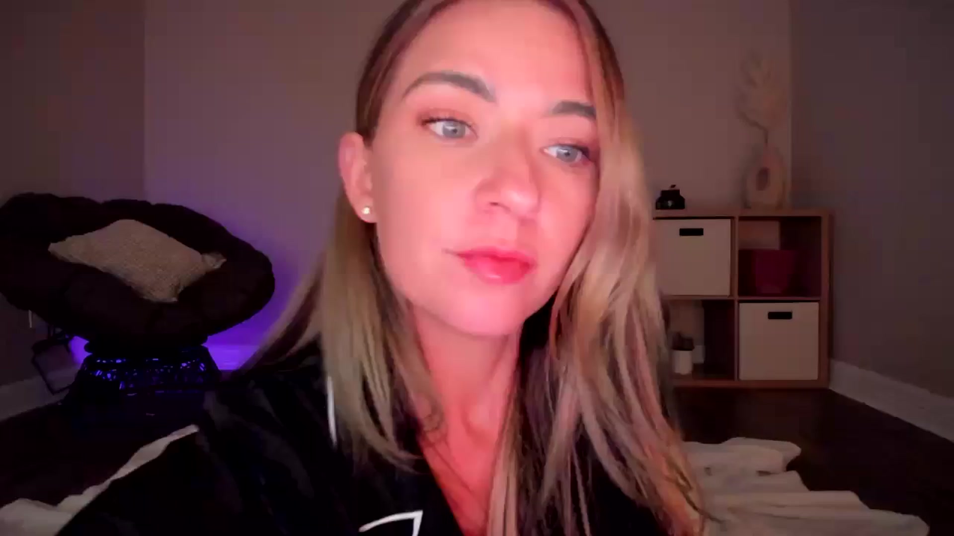 Gallery image thumbnail from Natalia_Rae's myfreecams stream on, 09/16/2024, 08:22 image 1 of 20