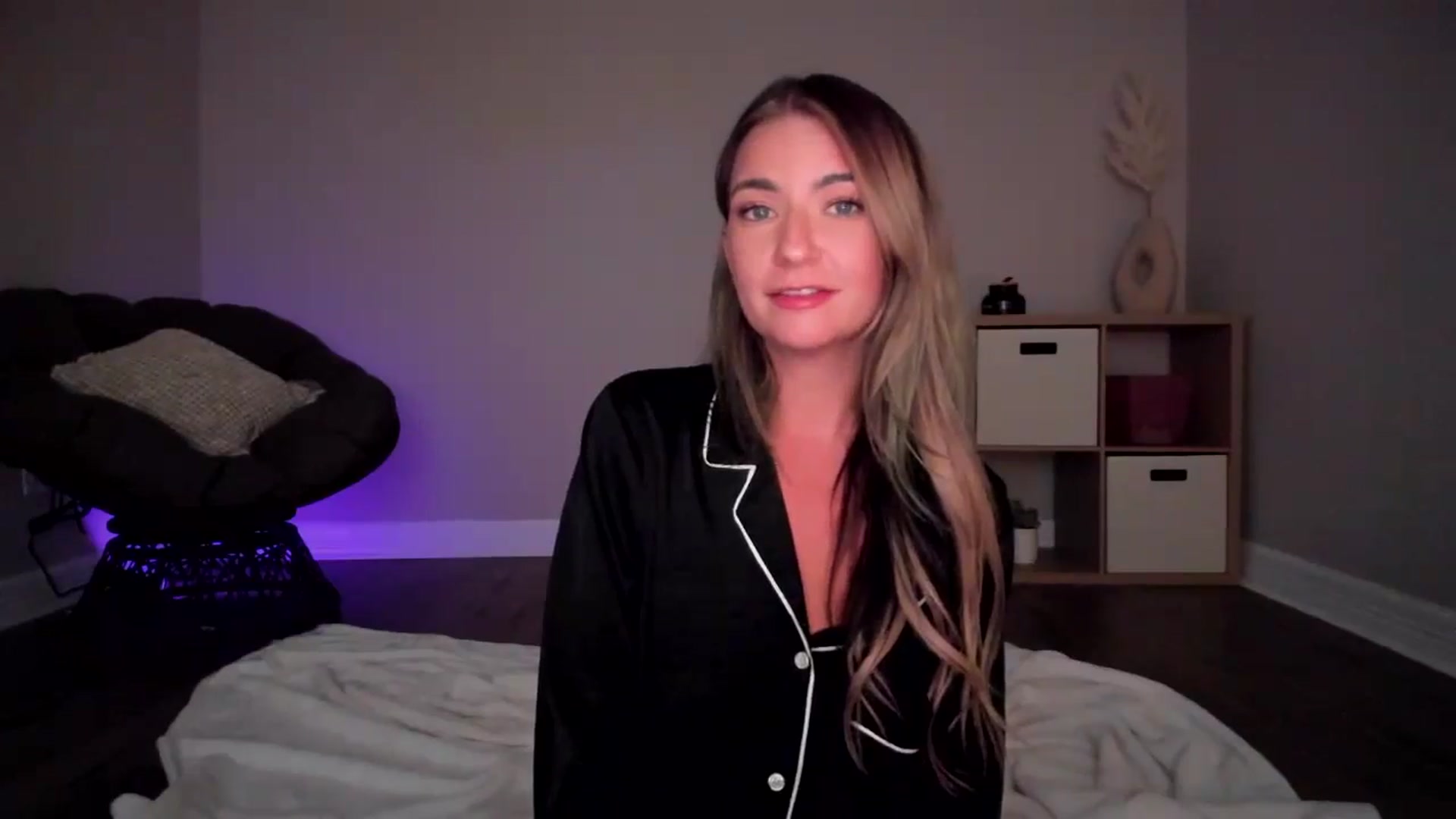 Gallery image thumbnail from Natalia_Rae's myfreecams stream on, 09/16/2024, 08:22 image 10 of 20