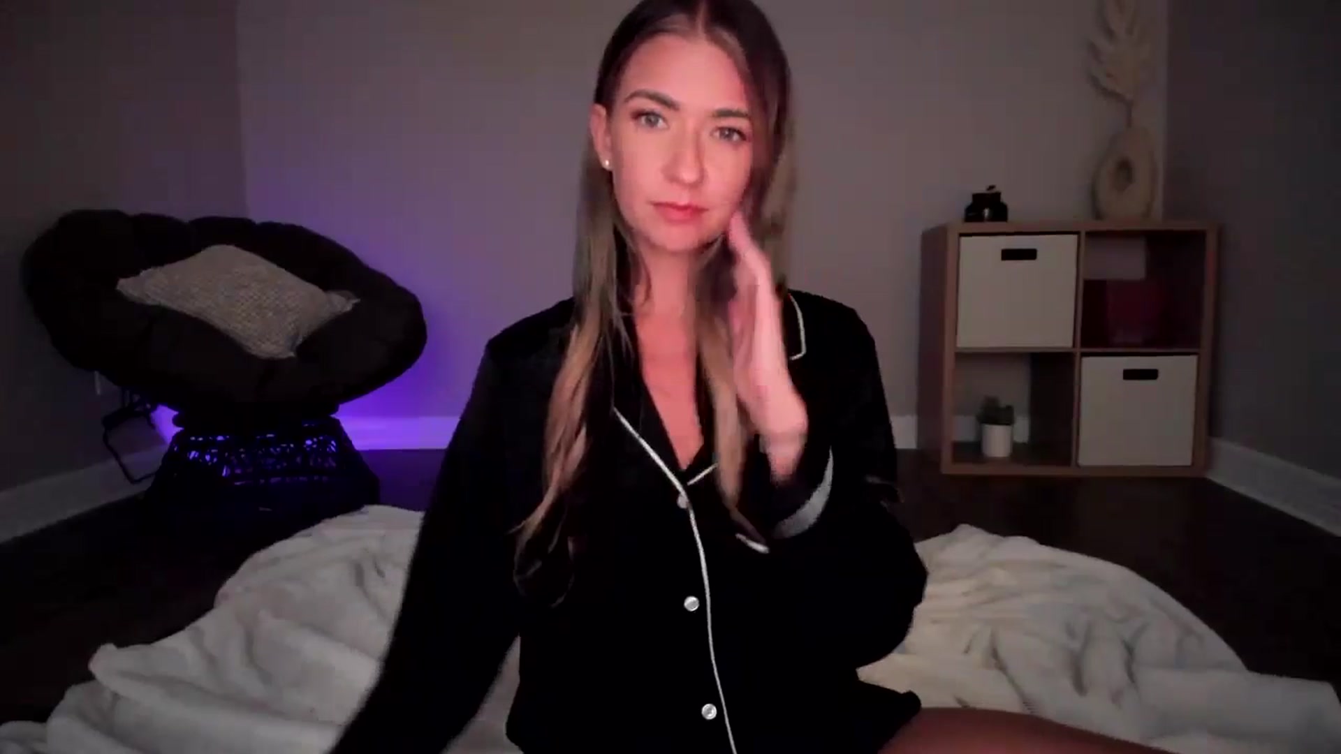 Gallery image thumbnail from Natalia_Rae's myfreecams stream on, 09/16/2024, 08:22 image 6 of 20