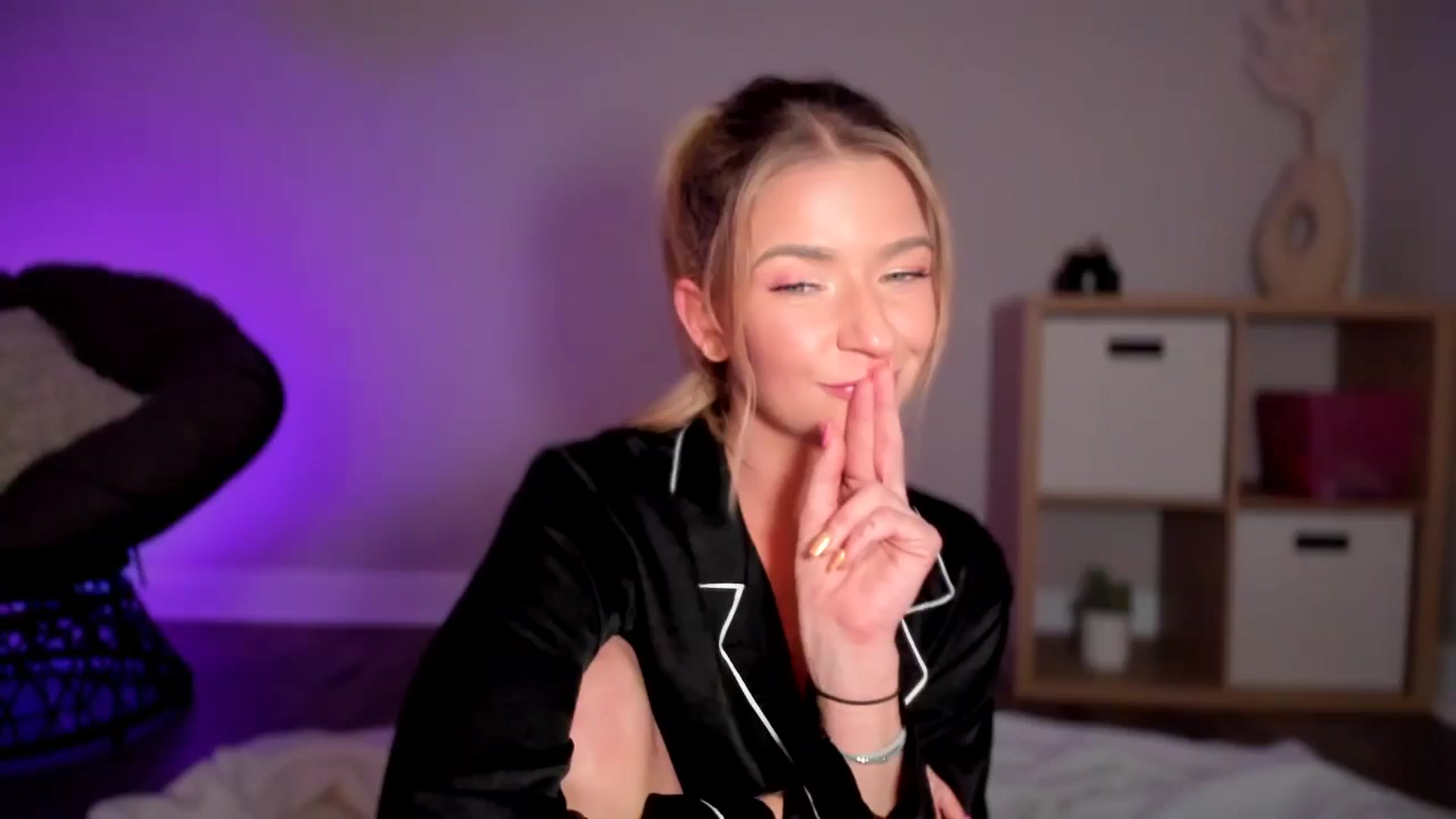 Gallery image thumbnail from Natalia_Rae's myfreecams stream on, 11/25/2024, 05:15 image 13 of 20