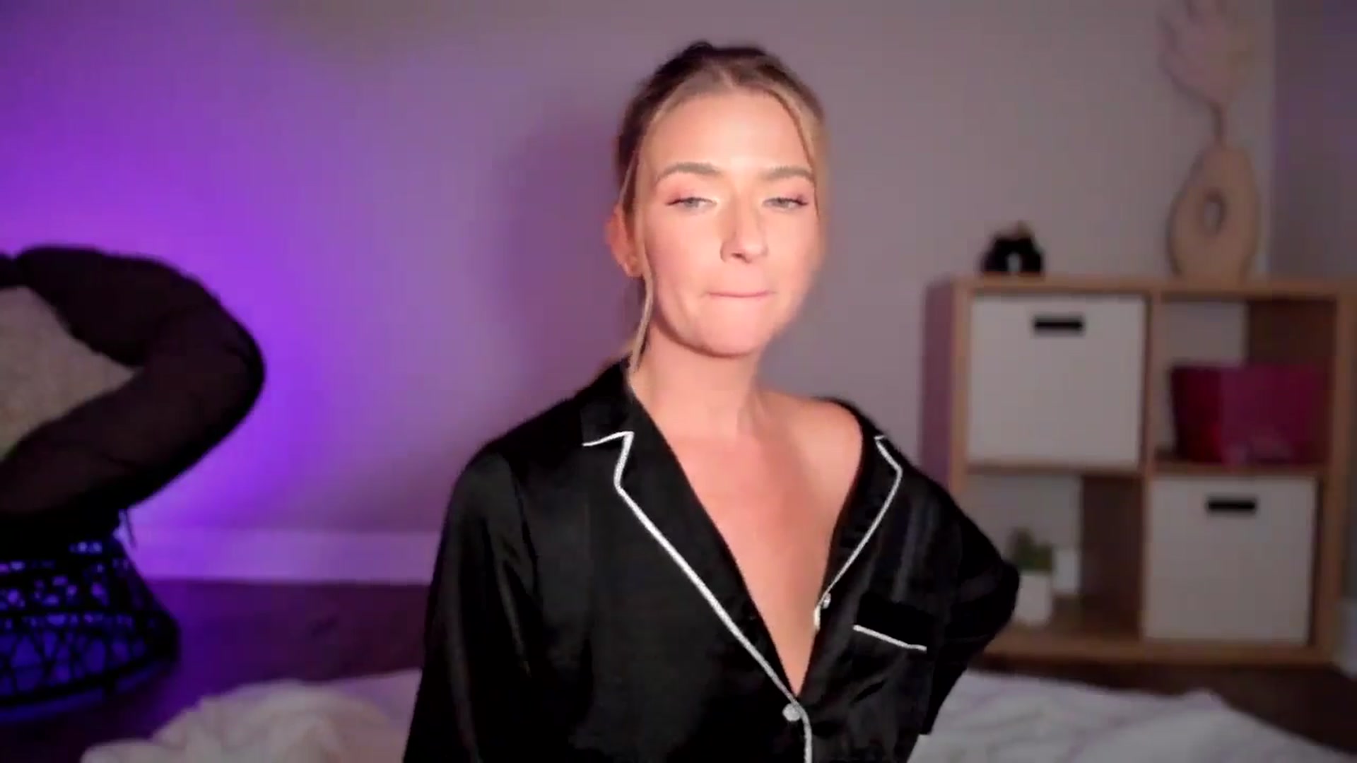 Gallery image thumbnail from Natalia_Rae's myfreecams stream on, 11/25/2024, 05:15 image 12 of 20