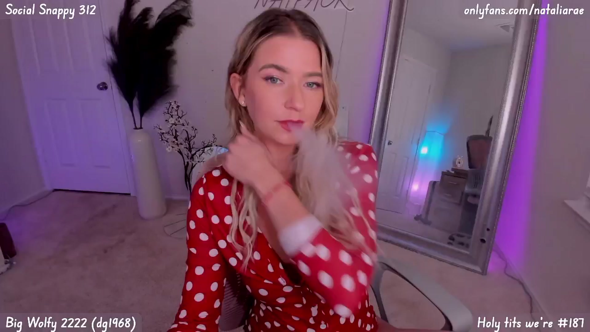 Gallery image thumbnail from Natalia_Rae's myfreecams stream on, 05/19/2025, 03:49 image 14 of 20