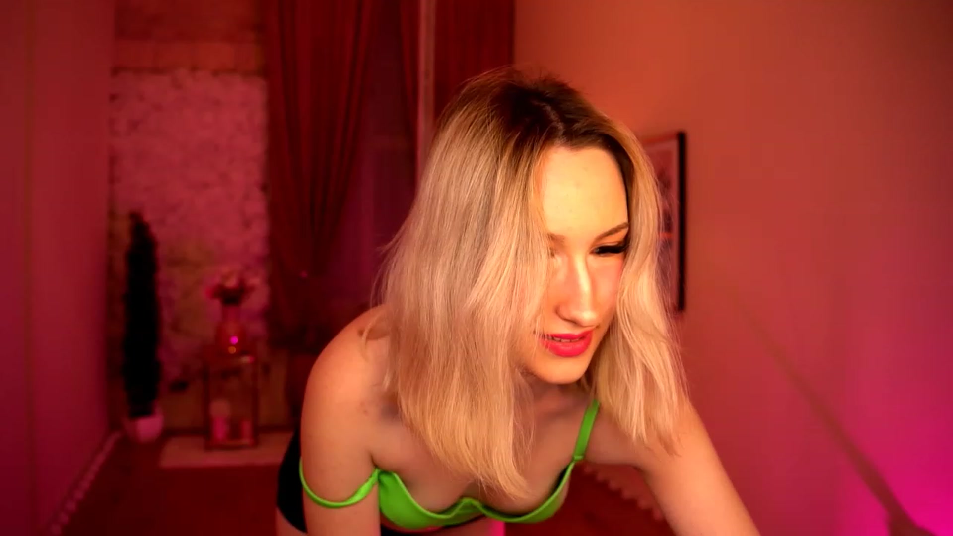 Gallery image thumbnail from Natalialeoe's myfreecams stream on, 05/19/2023, 22:56 image 9 of 20