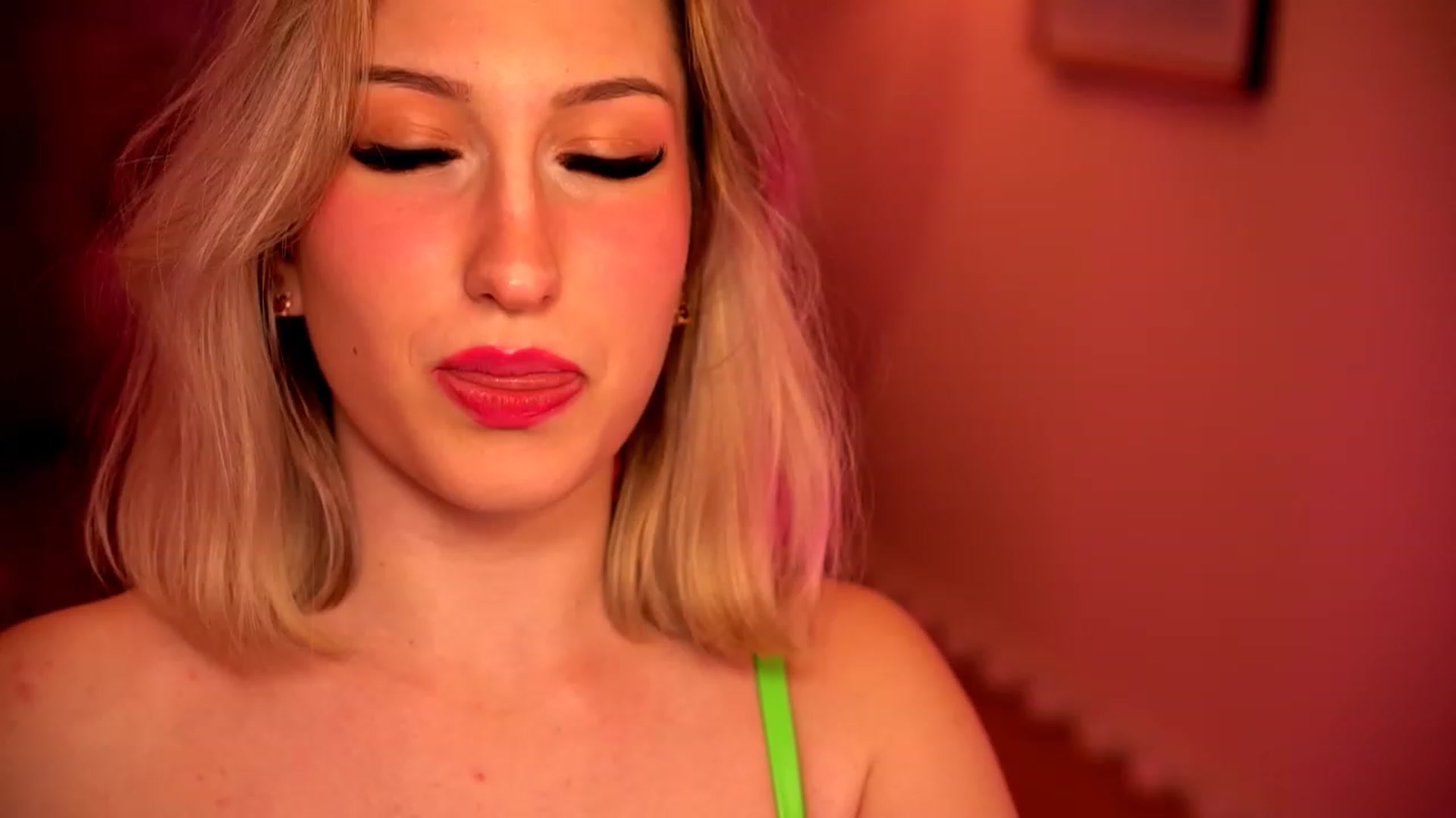Gallery image thumbnail from Natalialeoe's myfreecams stream on, 05/19/2023, 22:56 image 16 of 20