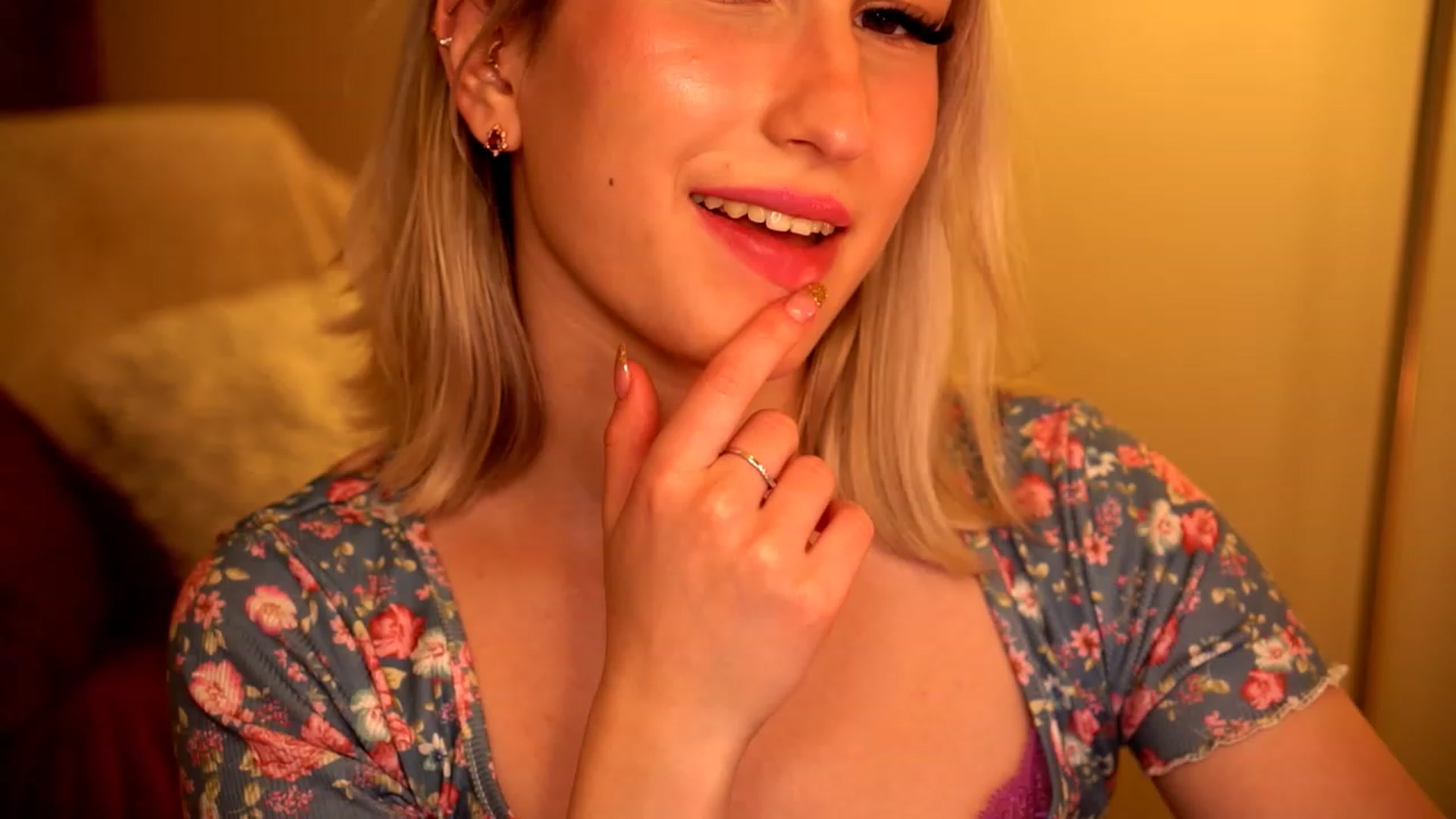 Gallery image thumbnail from Natalialeoe's myfreecams stream on, 06/01/2023, 17:26 image 7 of 20