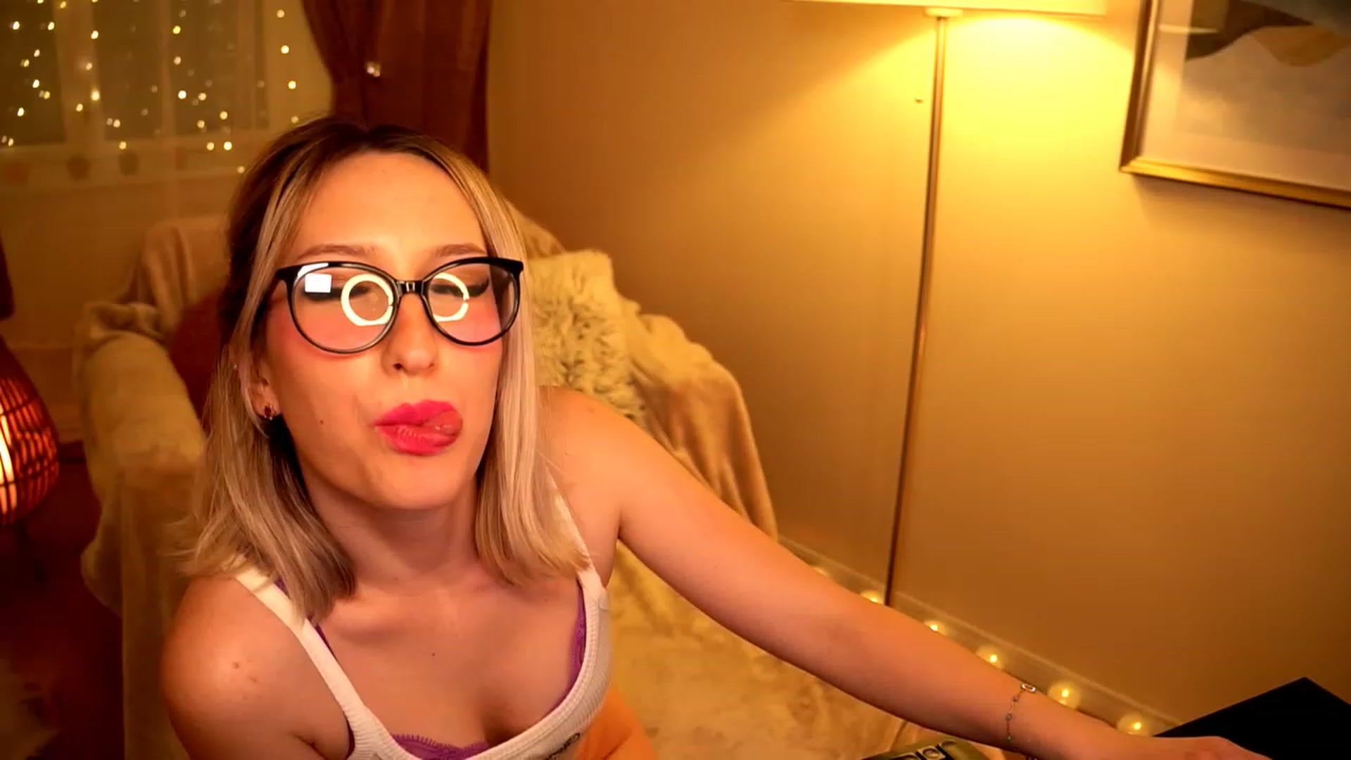 Gallery image thumbnail from Natalialeoe's myfreecams stream on, 06/01/2023, 20:14 image 9 of 20