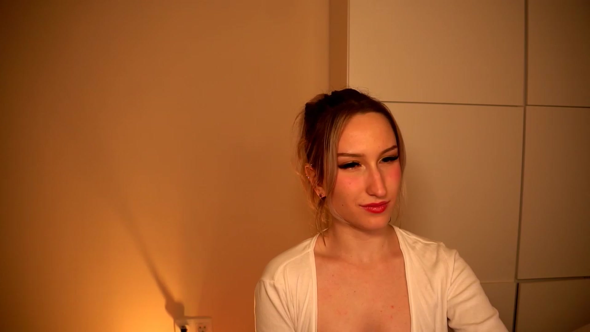 Gallery image thumbnail from Natalialeoe's myfreecams stream on, 06/05/2023, 04:44 image 20 of 20