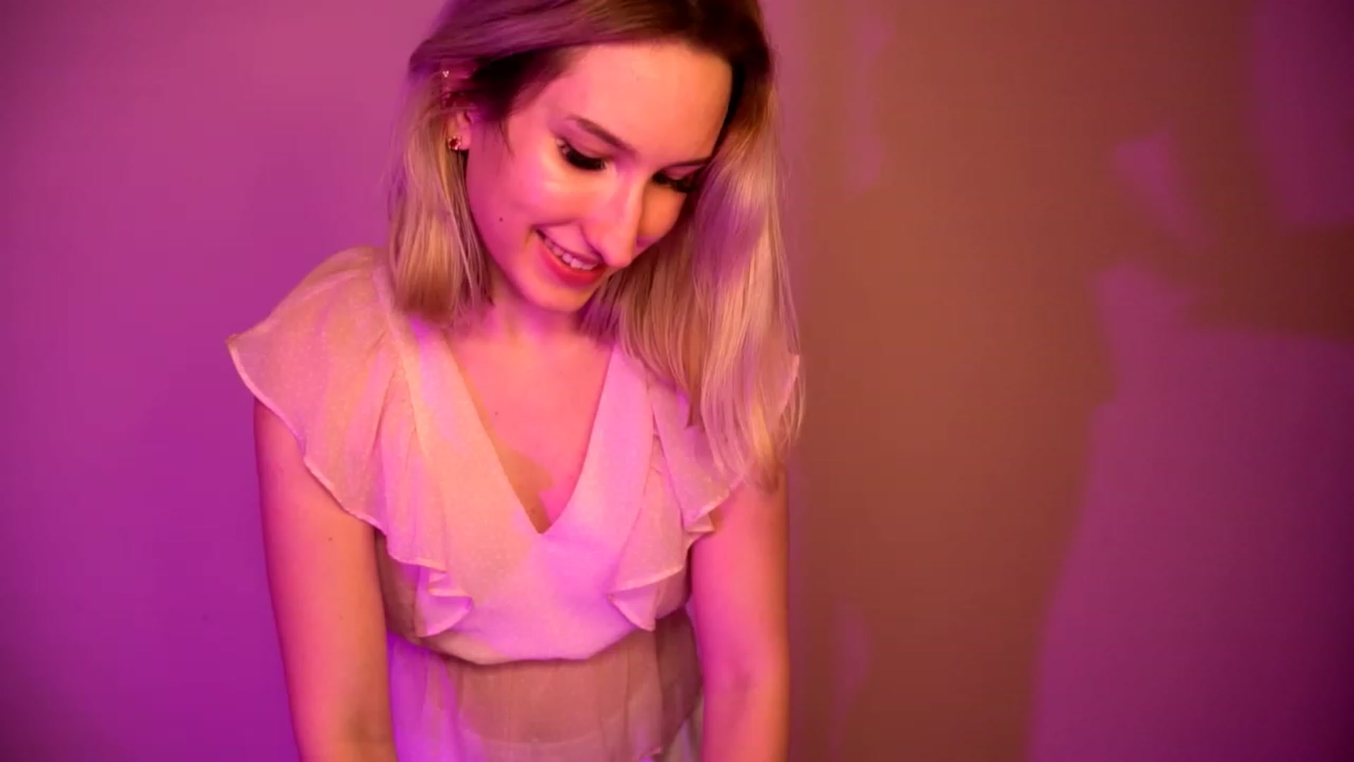 Gallery image thumbnail from Natalialeoe's myfreecams stream on, 06/18/2023, 22:11 image 18 of 20