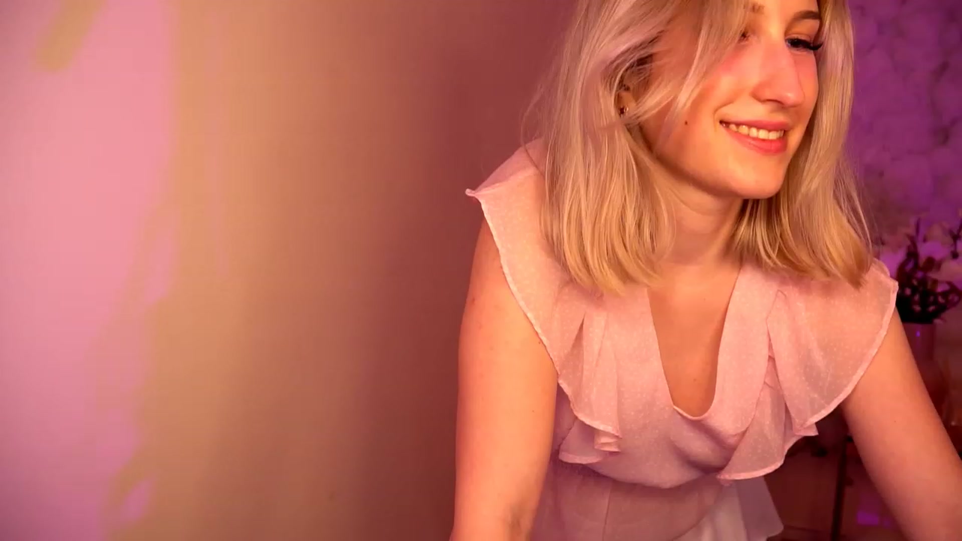 Gallery image thumbnail from Natalialeoe's myfreecams stream on, 06/18/2023, 22:11 image 15 of 20