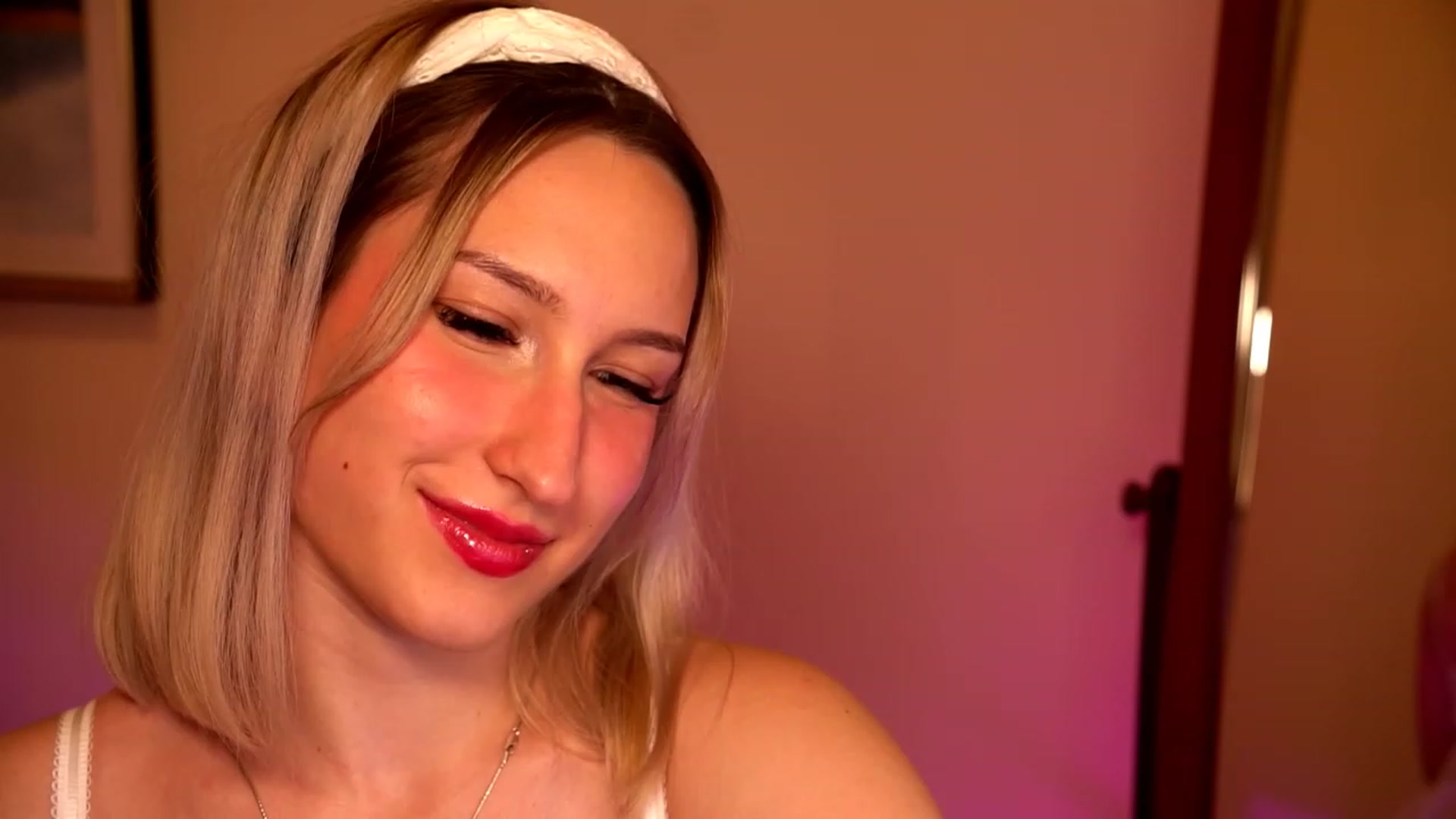 Gallery image thumbnail from Natalialeoe's myfreecams stream on, 06/20/2023, 21:58 image 3 of 20