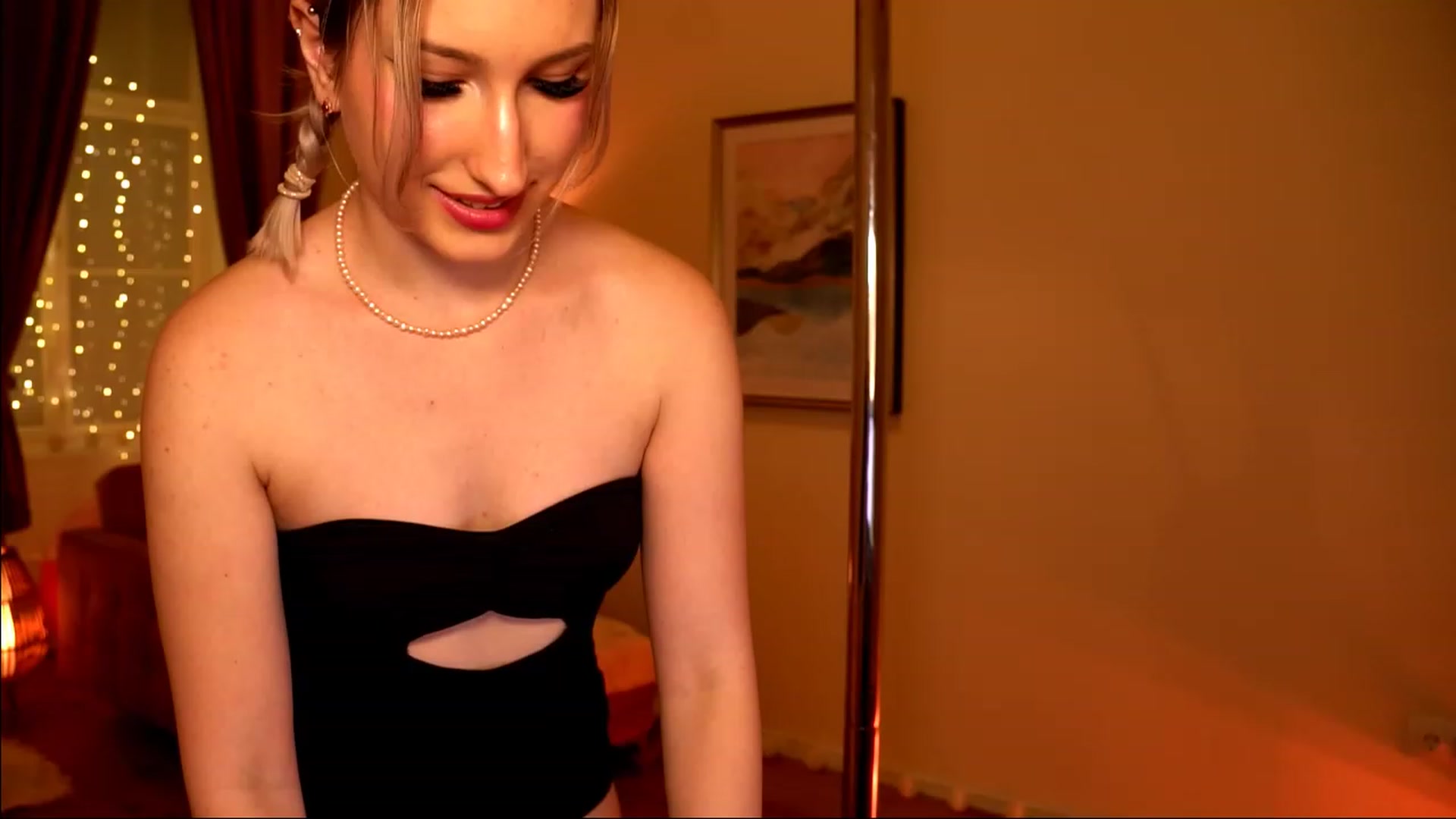 Gallery image thumbnail from Natalialeoe's myfreecams stream on, 06/26/2023, 18:59 image 6 of 20