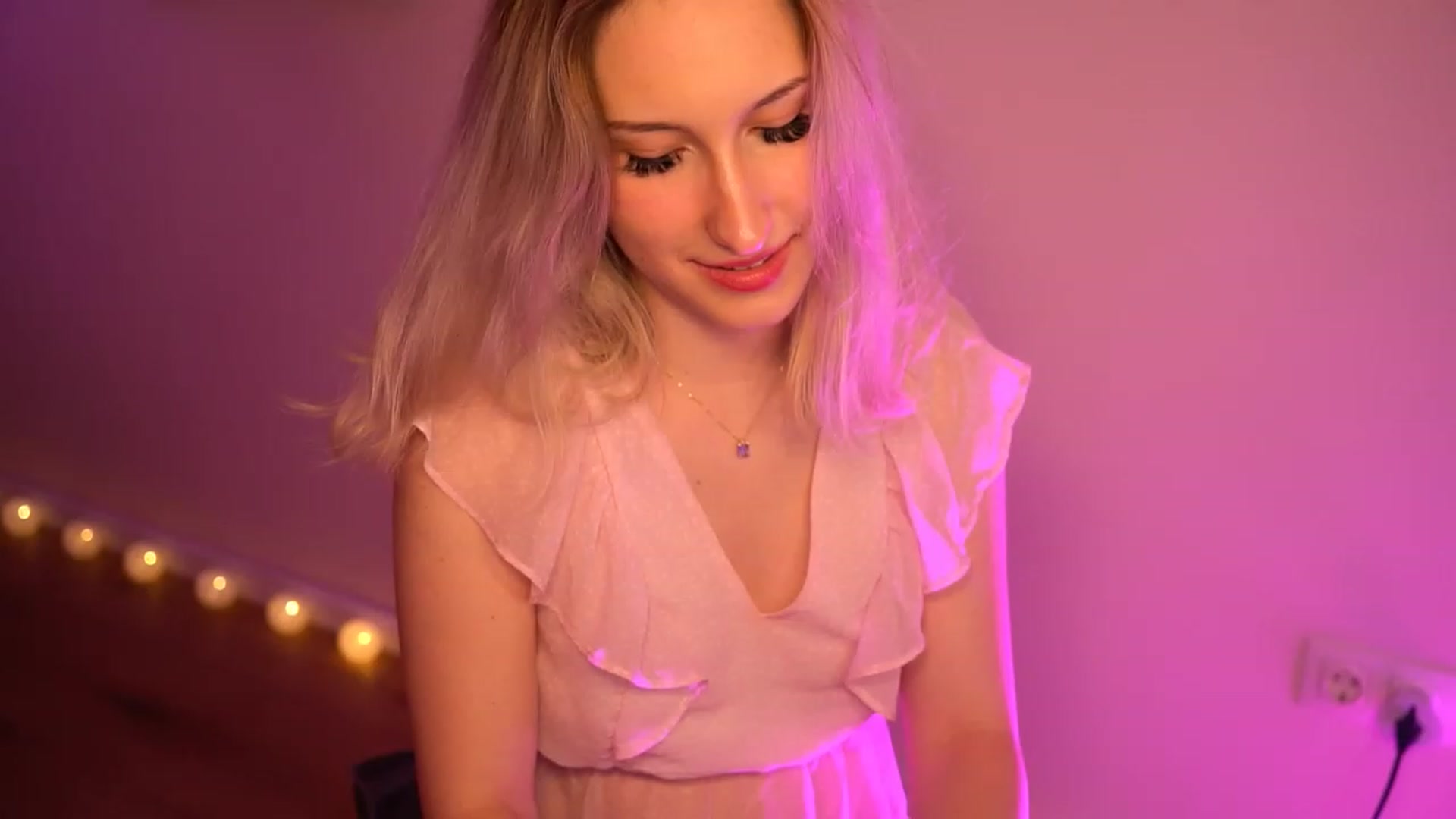 Gallery image thumbnail from Natalialeoe's myfreecams stream on, 07/19/2023, 24:04 image 6 of 20