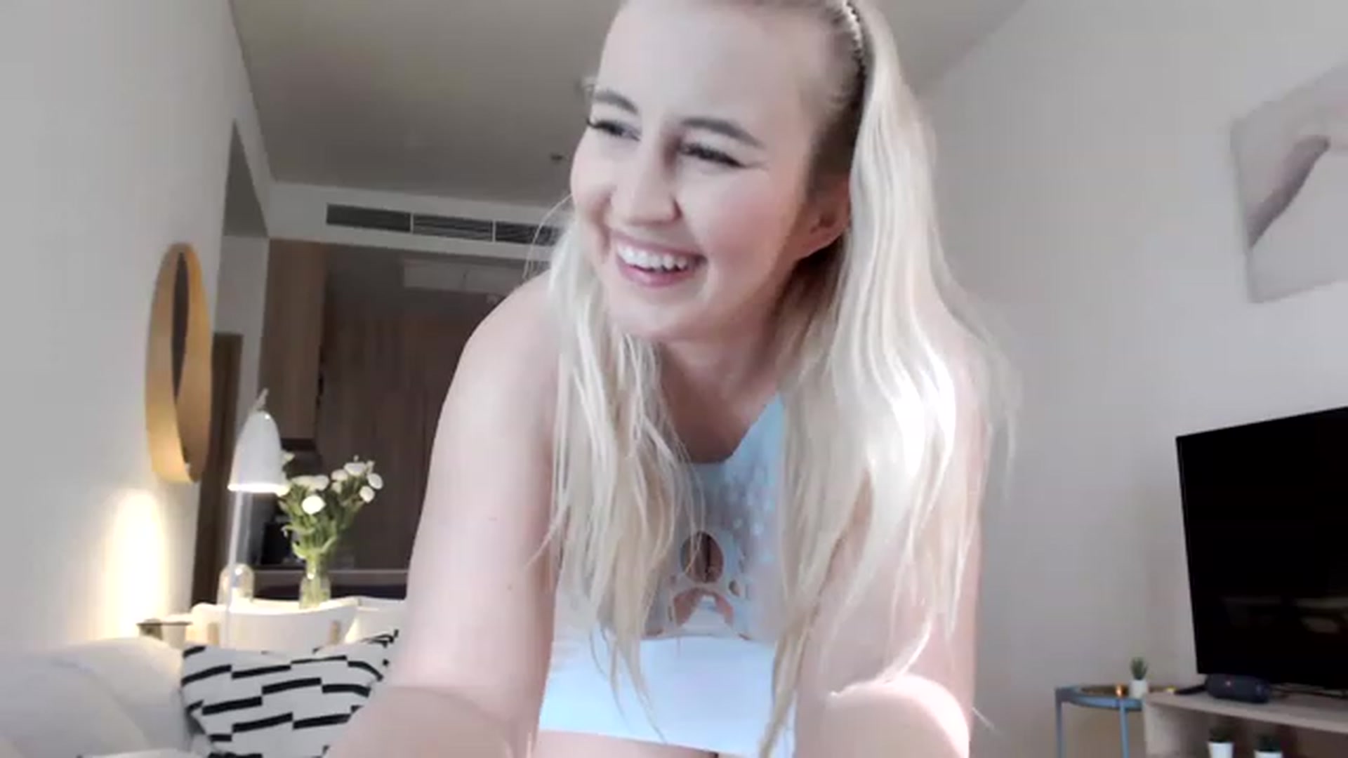 Gallery image thumbnail from NatalieMFC's myfreecams stream on, 12/04/2022, 07:50 image 16 of 20