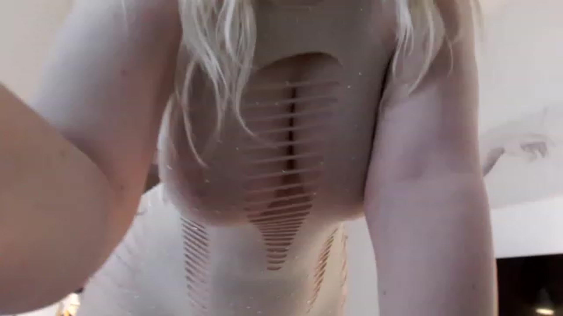 Gallery image thumbnail from NatalieMFC's myfreecams stream on, 12/27/2022, 07:34 image 8 of 20