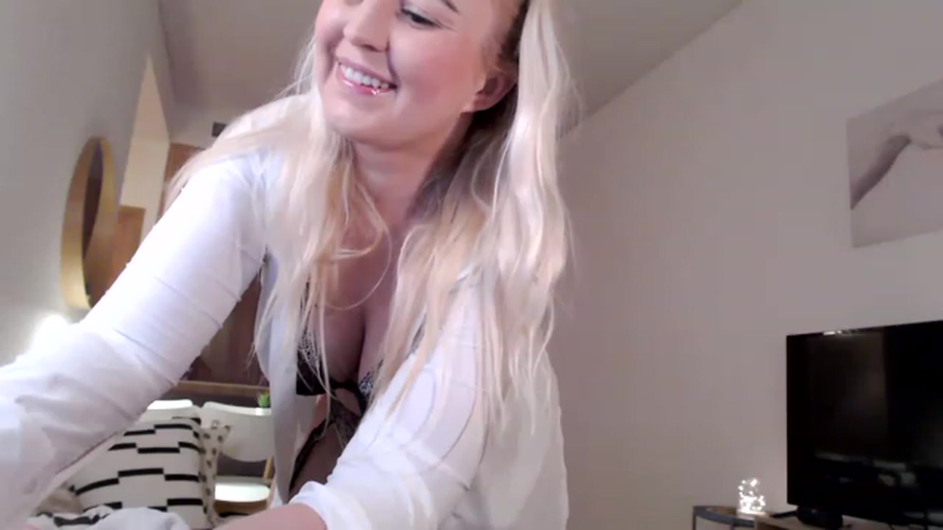 Gallery image thumbnail from NatalieMFC's myfreecams stream on, 01/04/2023, 12:41 image 5 of 20