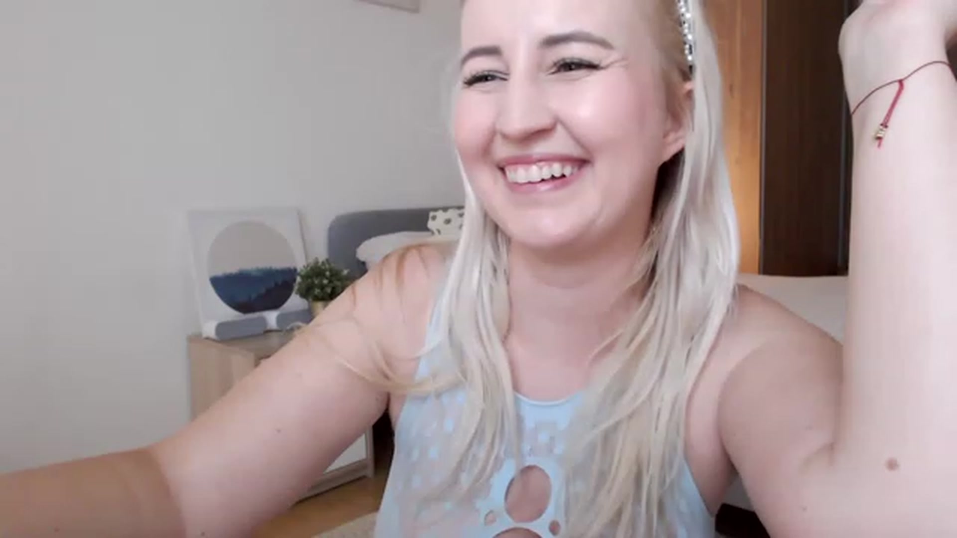 Gallery image thumbnail from NatalieMFC's myfreecams stream on, 03/20/2023, 06:22 image 18 of 20