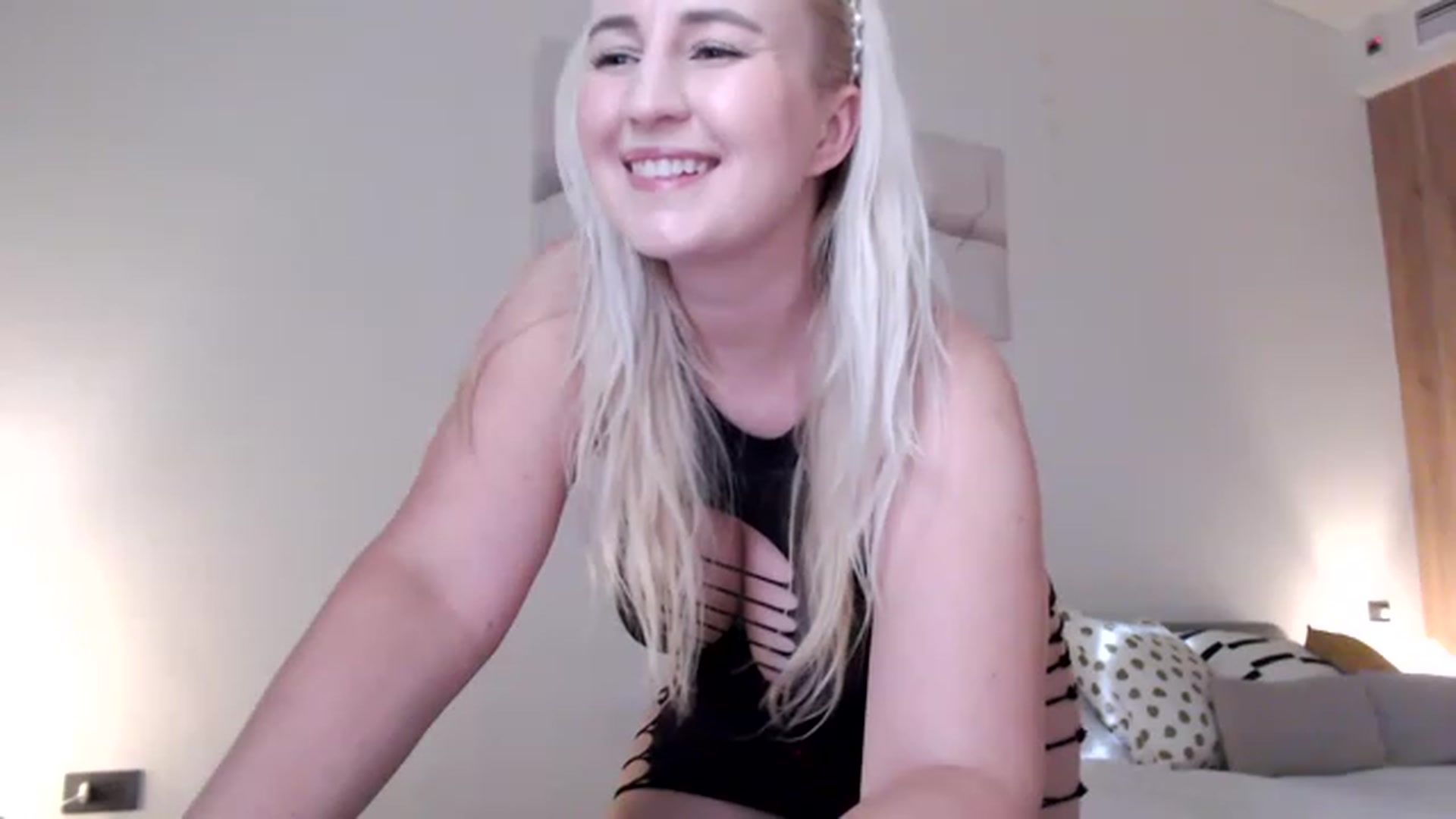 Gallery image thumbnail from NatalieMFC's myfreecams stream on, 03/20/2023, 09:51 image 7 of 20