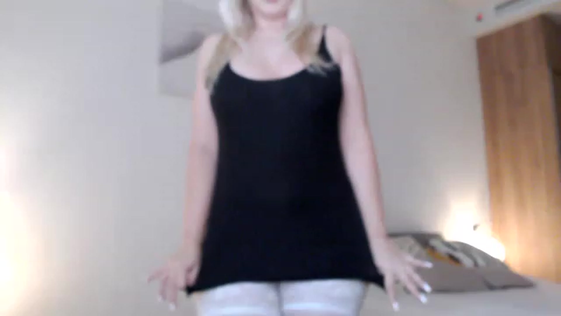 Gallery image thumbnail from NatalieMFC's myfreecams stream on, 03/30/2023, 08:43 image 6 of 20