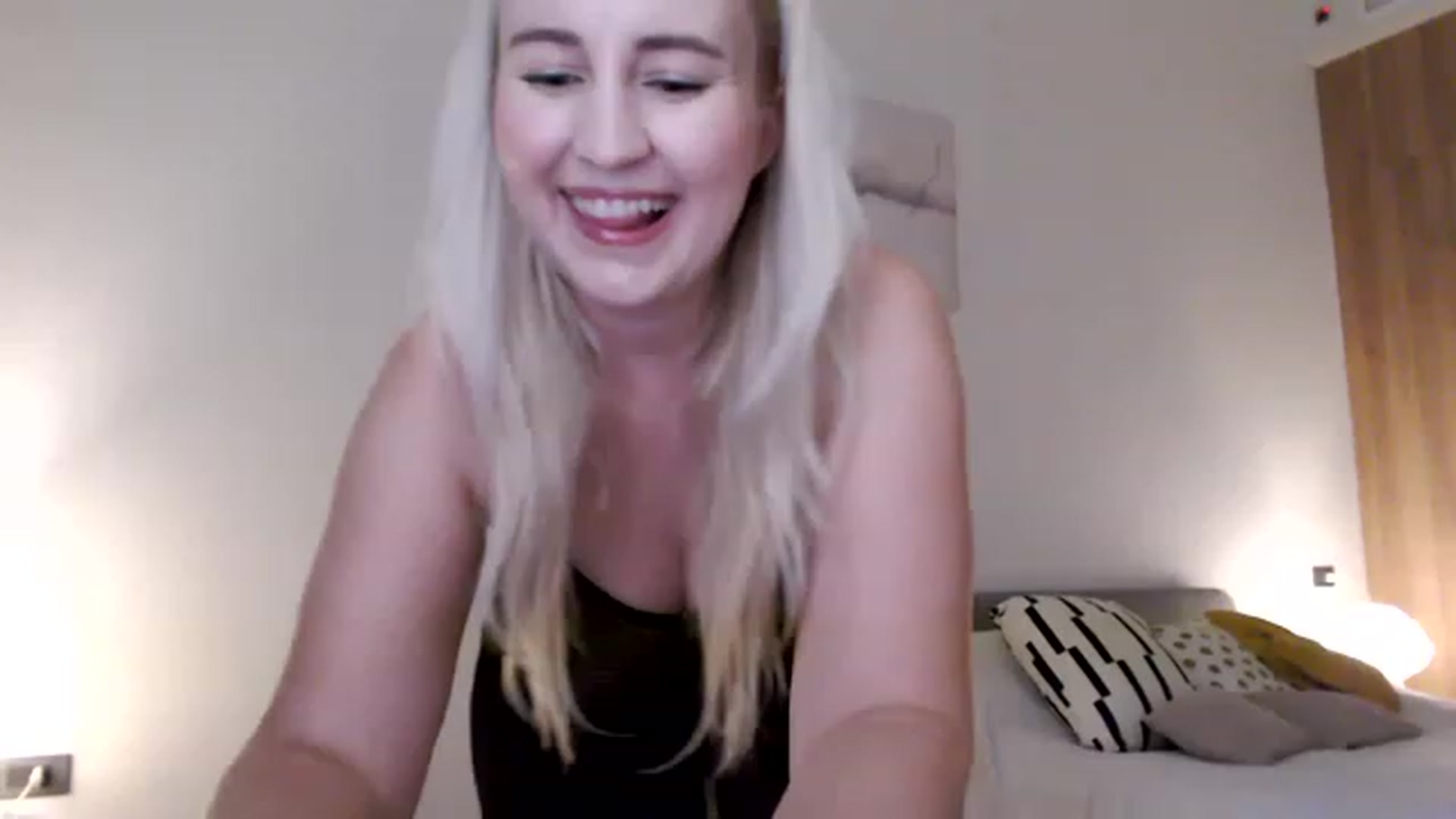Gallery image thumbnail from NatalieMFC's myfreecams stream on, 04/05/2023, 10:21 image 4 of 20