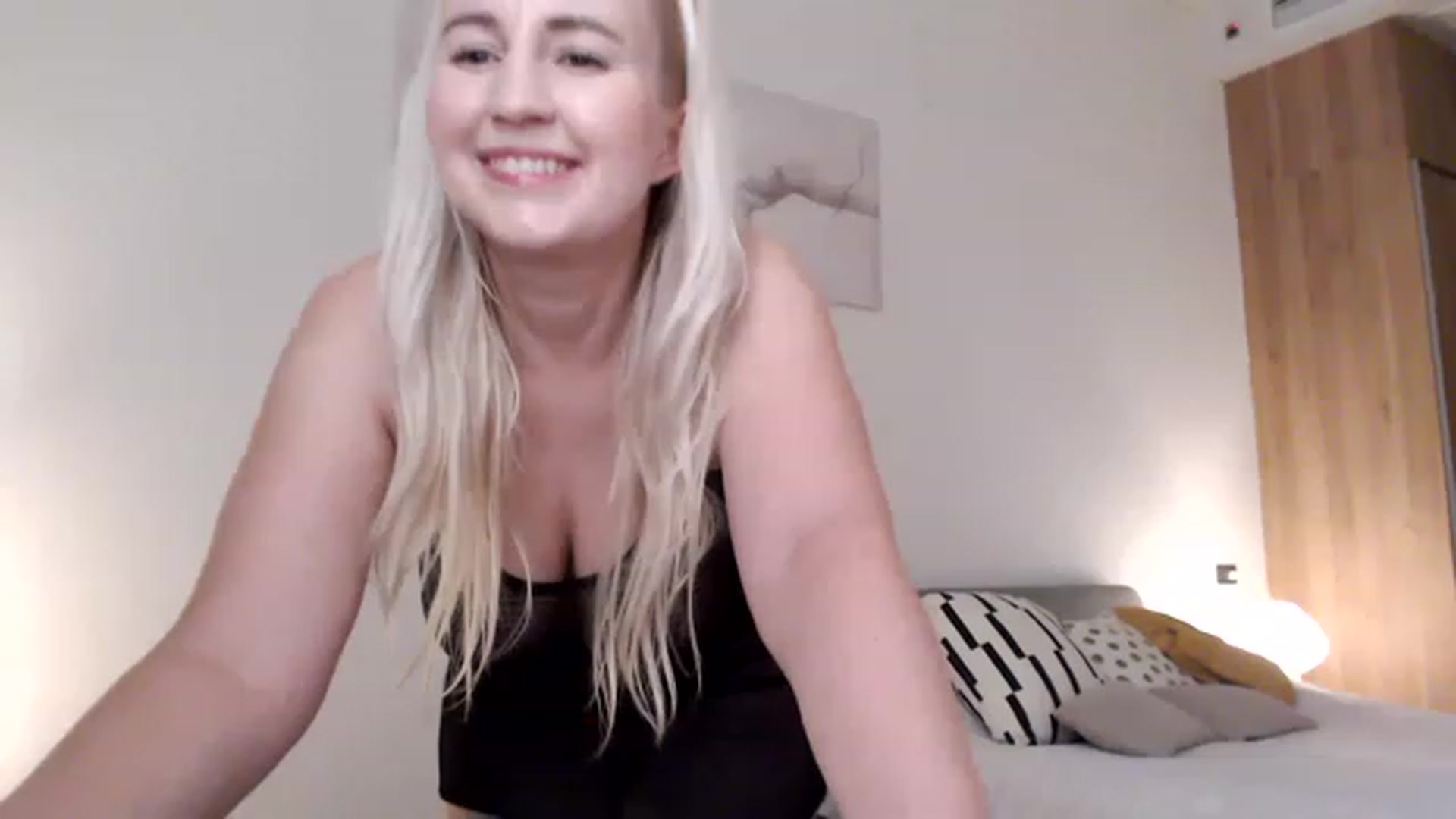 Gallery image thumbnail from NatalieMFC's myfreecams stream on, 04/05/2023, 10:21 image 19 of 20