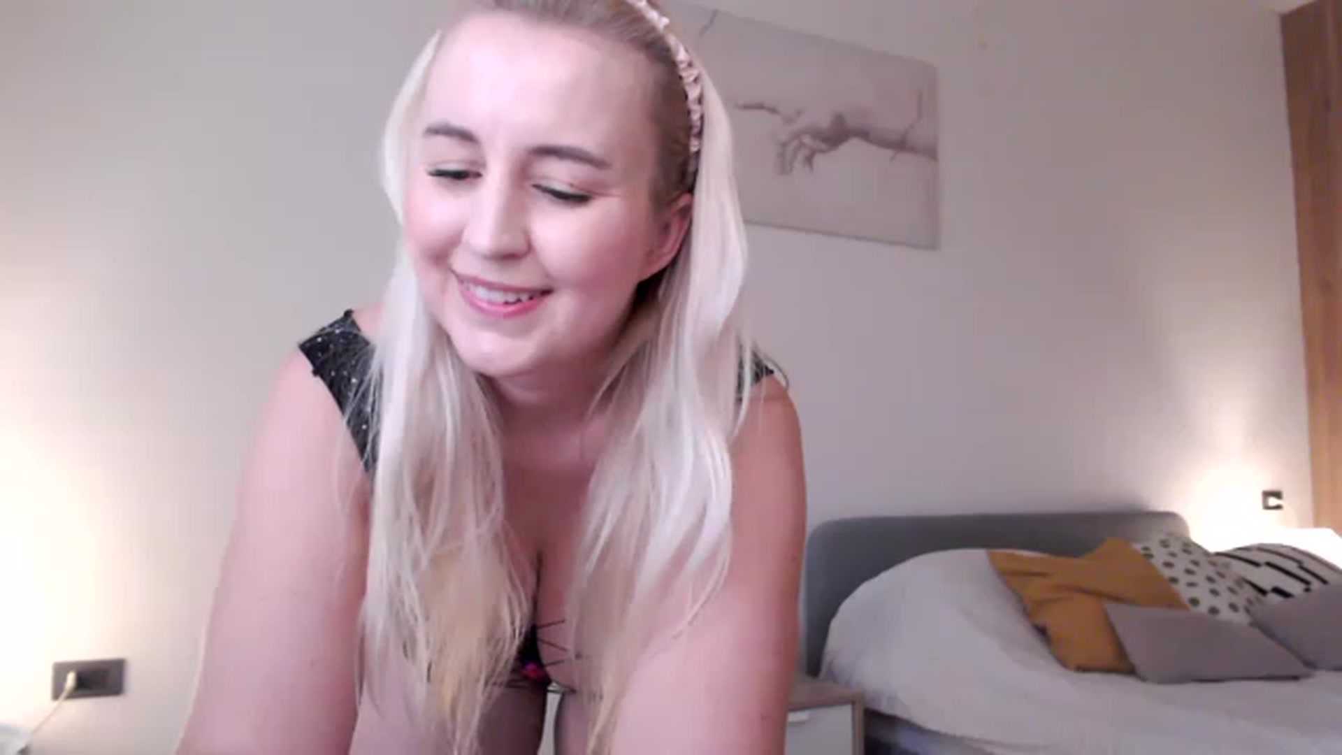 Gallery image thumbnail from NatalieMFC's myfreecams stream on, 04/13/2023, 10:42 image 20 of 20