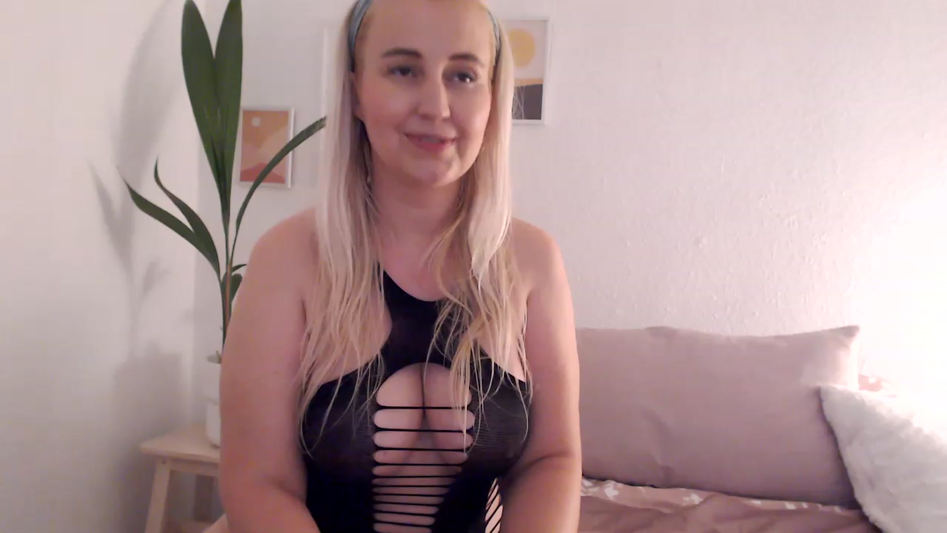 Gallery image thumbnail from NatalieMFC's myfreecams stream on, 07/04/2023, 13:05 image 6 of 20