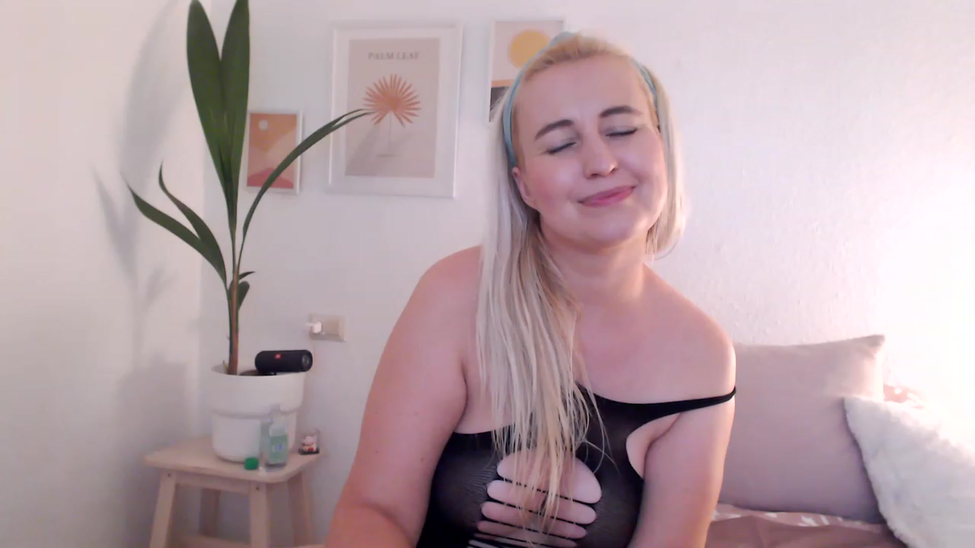 Gallery image thumbnail from NatalieMFC's myfreecams stream on, 07/04/2023, 13:05 image 19 of 20