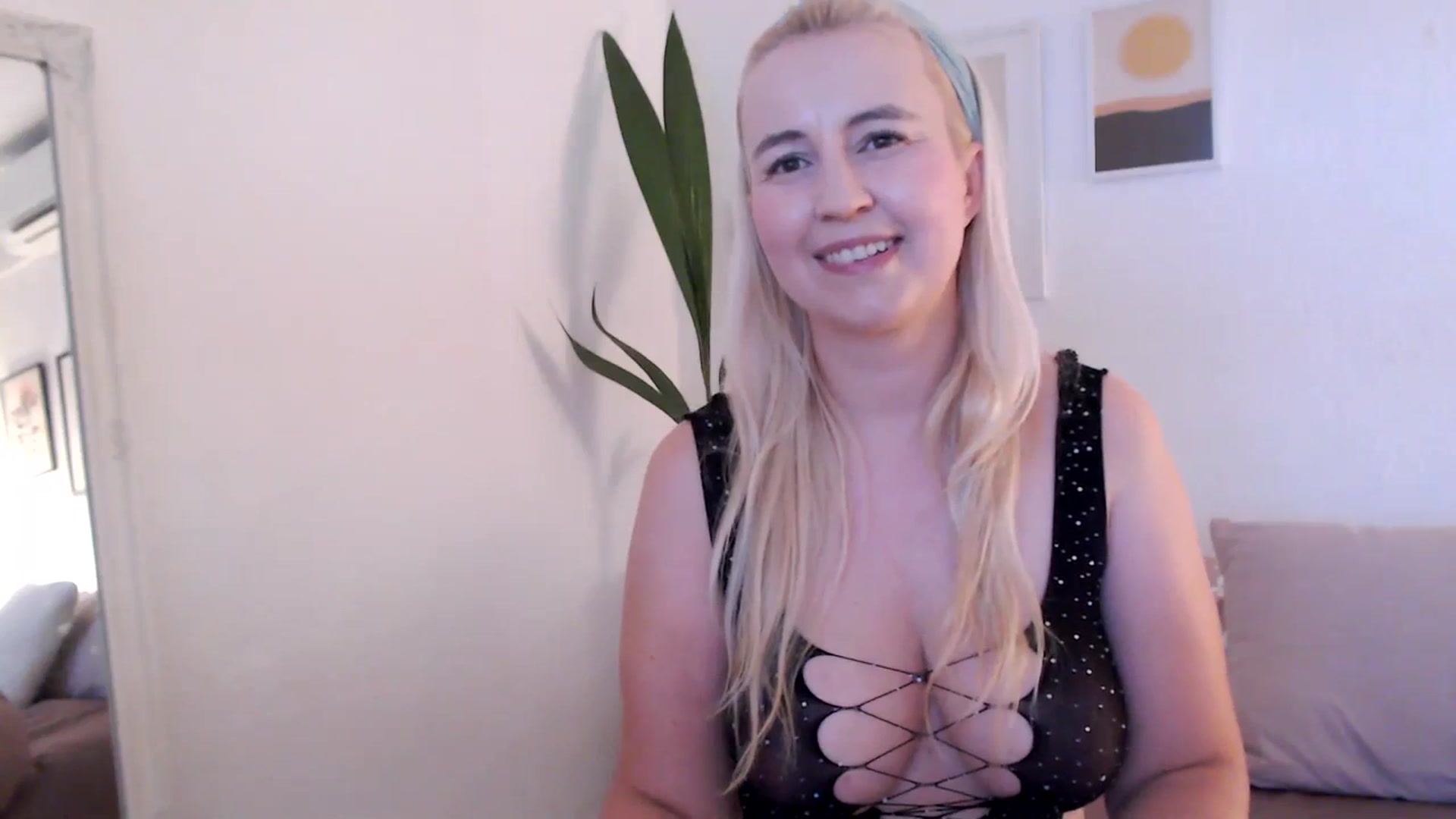Gallery image thumbnail from NatalieMFC's myfreecams stream on, 07/08/2023, 12:21 image 4 of 20