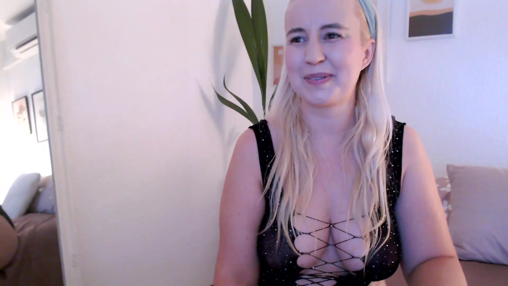 Gallery image thumbnail from NatalieMFC's myfreecams stream on, 07/08/2023, 12:21 image 18 of 20
