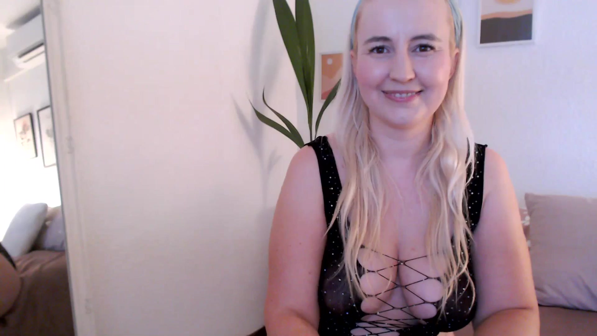 Gallery image thumbnail from NatalieMFC's myfreecams stream on, 07/08/2023, 12:21 image 20 of 20