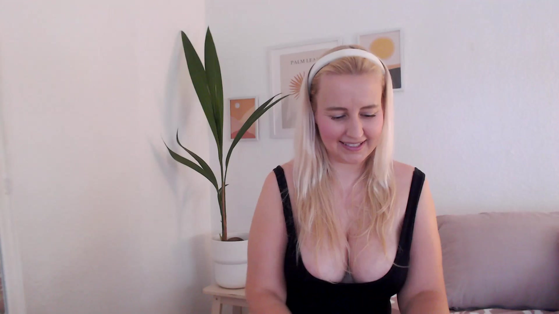 Gallery image thumbnail from NatalieMFC's myfreecams stream on, 07/12/2023, 10:10 image 20 of 20