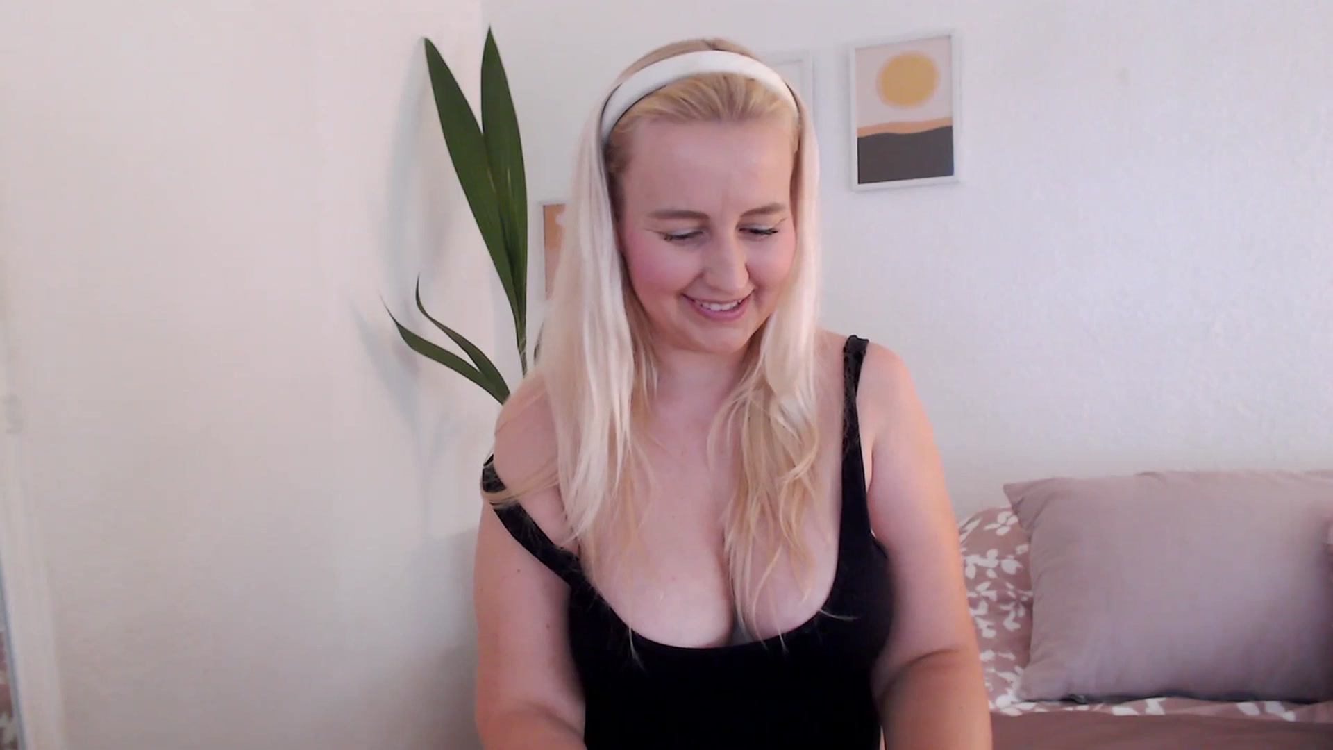 Gallery image thumbnail from NatalieMFC's myfreecams stream on, 07/12/2023, 10:10 image 9 of 20