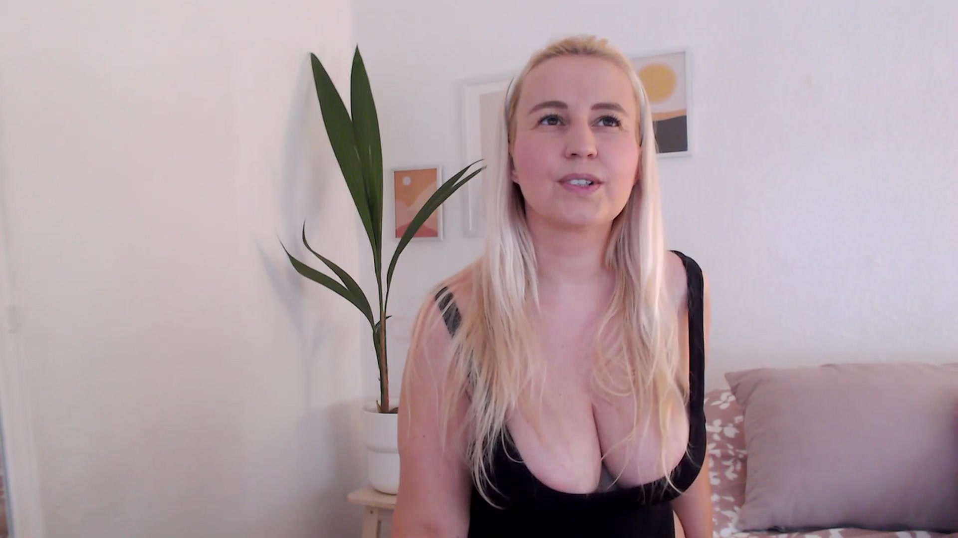 Gallery image thumbnail from NatalieMFC's myfreecams stream on, 07/12/2023, 10:10 image 17 of 20
