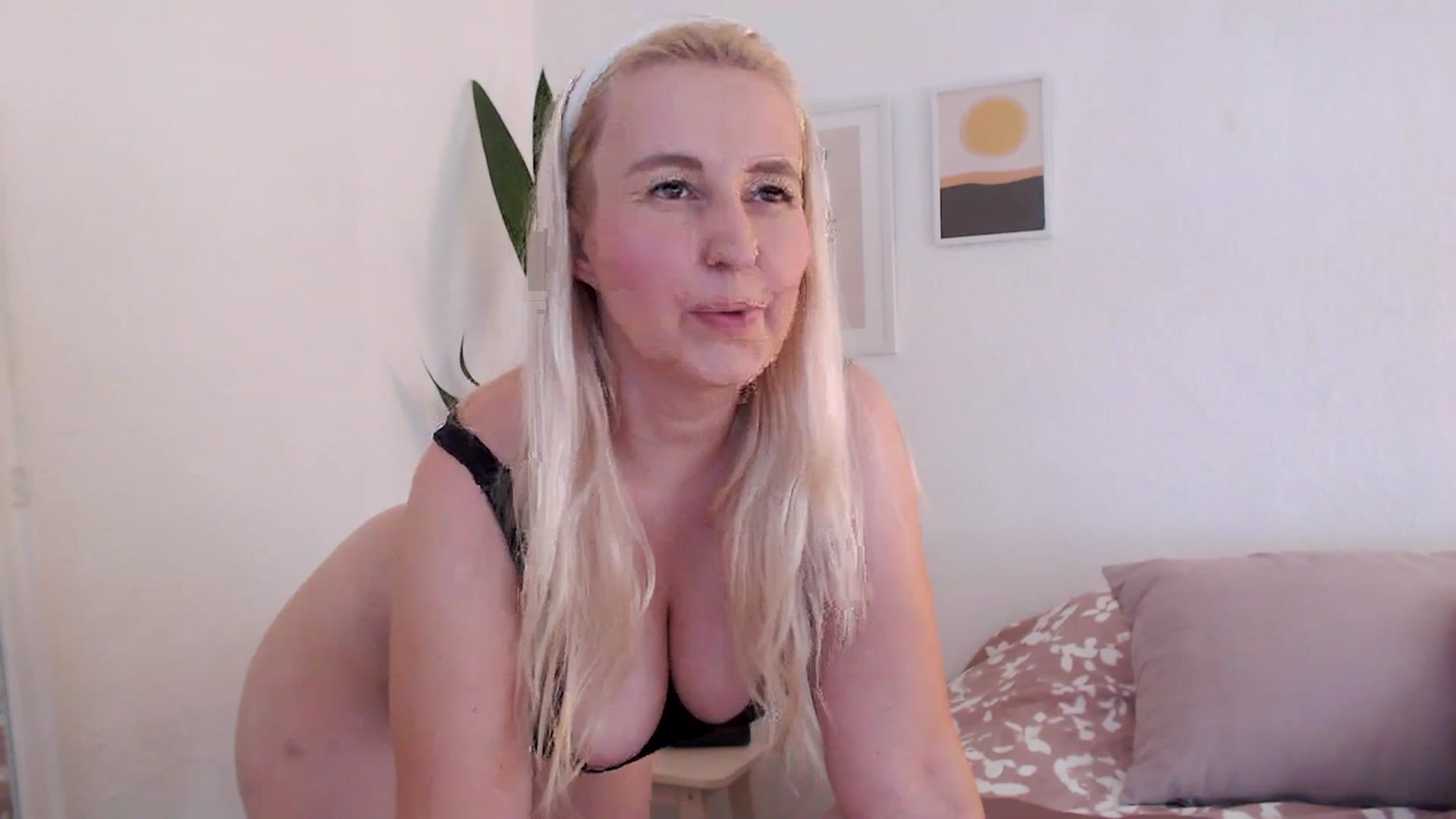 Gallery image thumbnail from NatalieMFC's myfreecams stream on, 07/12/2023, 10:10 image 13 of 20