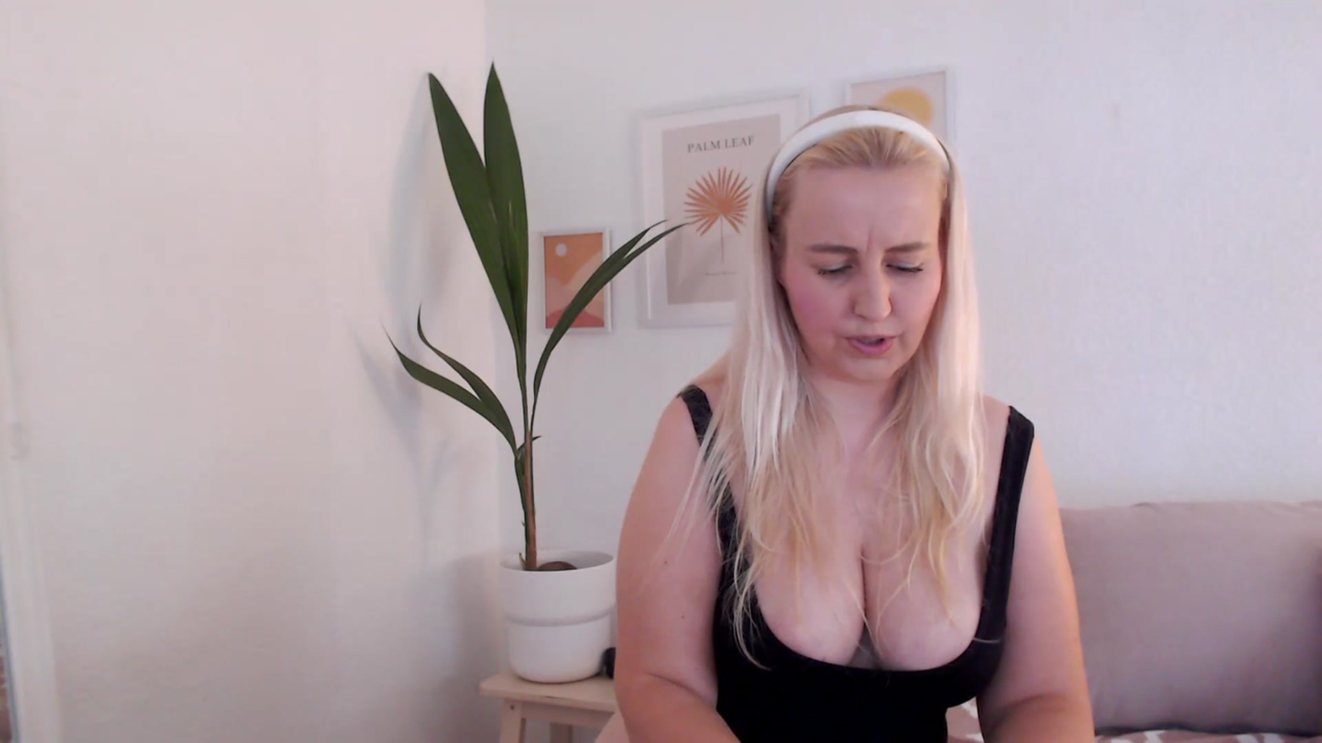 Gallery image thumbnail from NatalieMFC's myfreecams stream on, 07/12/2023, 10:10 image 19 of 20