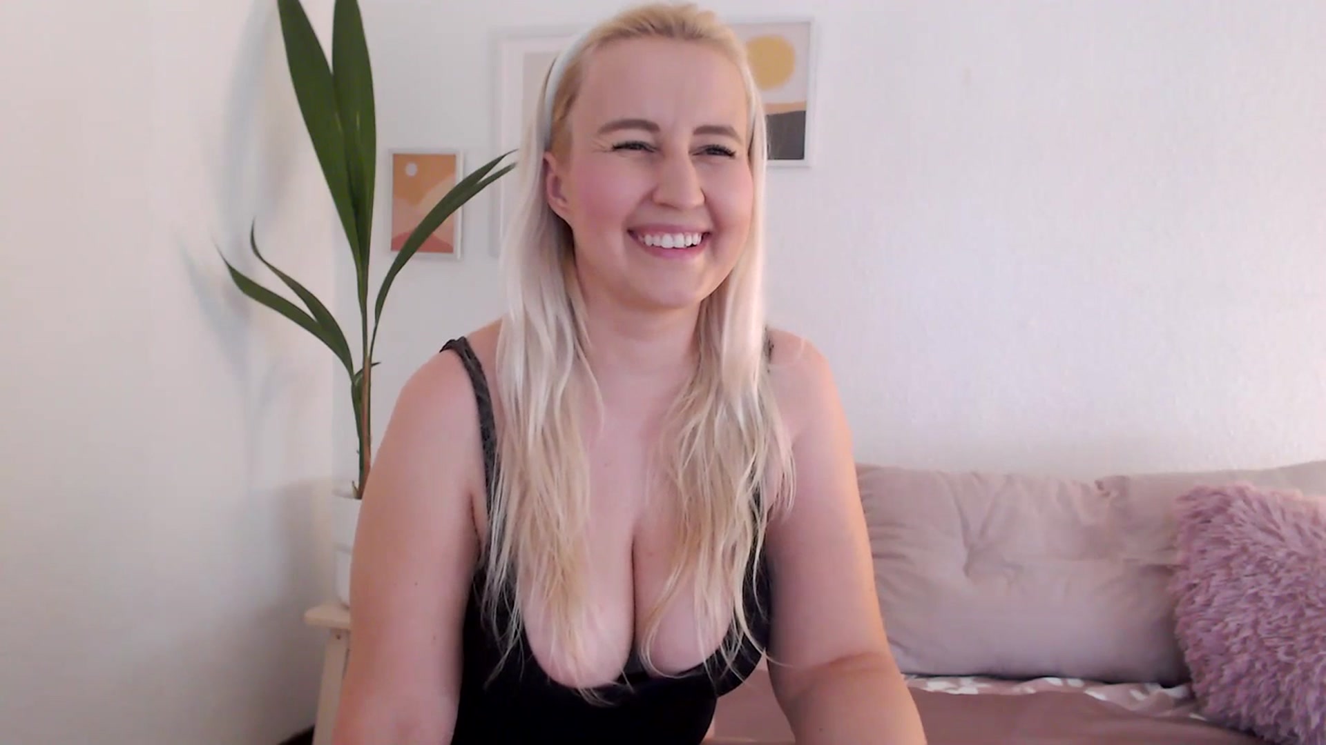 Gallery image thumbnail from NatalieMFC's myfreecams stream on, 07/12/2023, 10:25 image 19 of 20