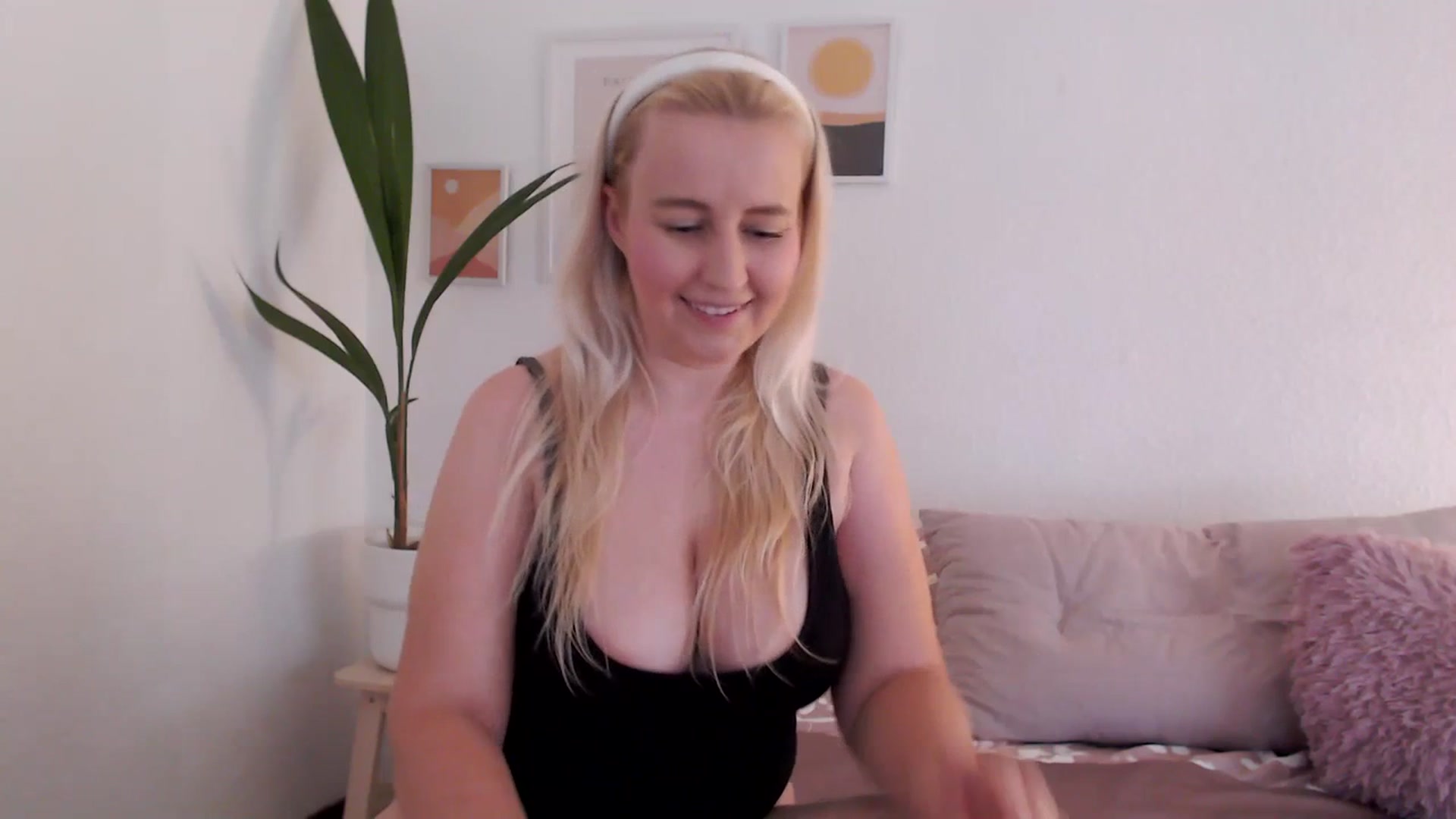 Gallery image thumbnail from NatalieMFC's myfreecams stream on, 07/12/2023, 10:25 image 17 of 20