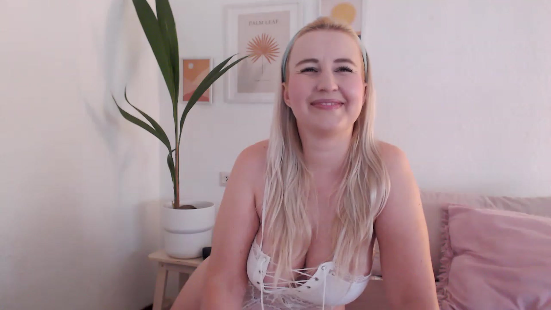Gallery image thumbnail from NatalieMFC's myfreecams stream on, 07/17/2023, 10:11 image 9 of 20