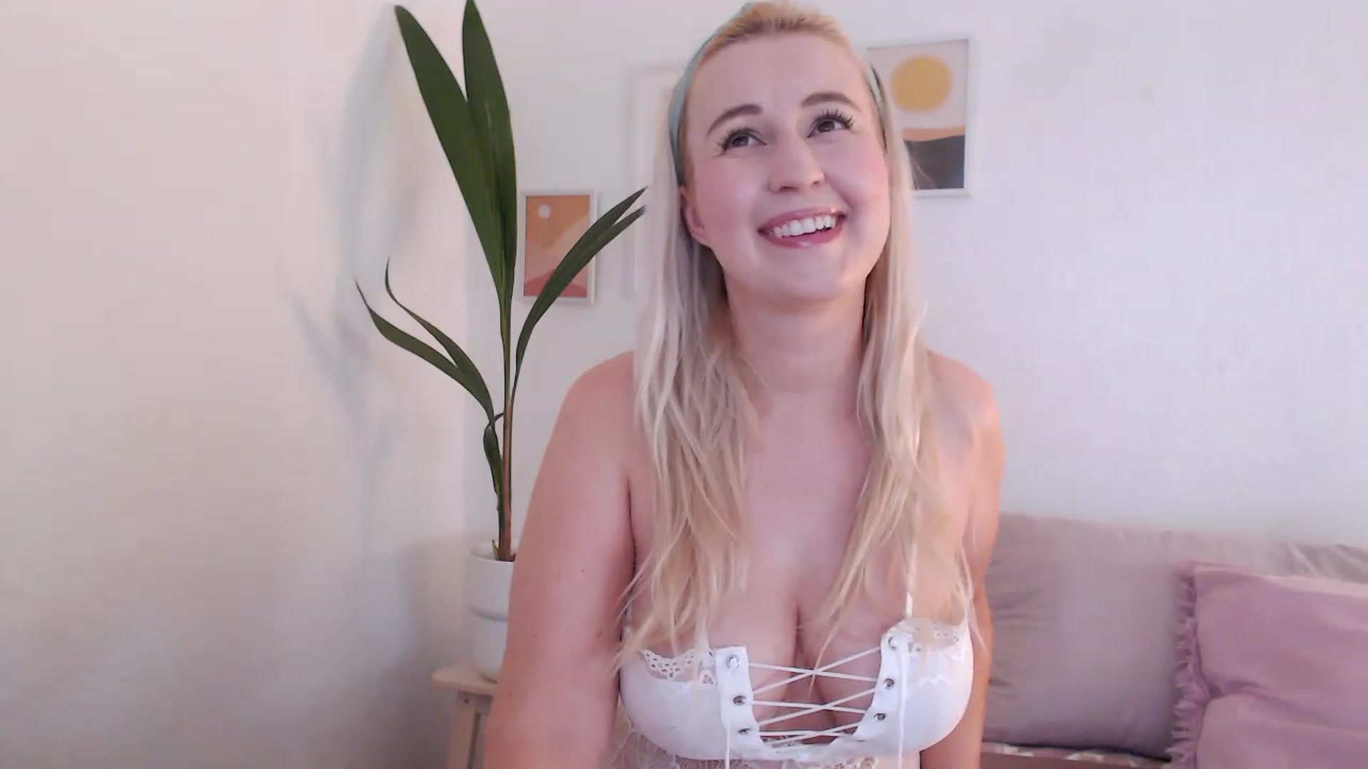 Gallery image thumbnail from NatalieMFC's myfreecams stream on, 07/17/2023, 10:11 image 12 of 20