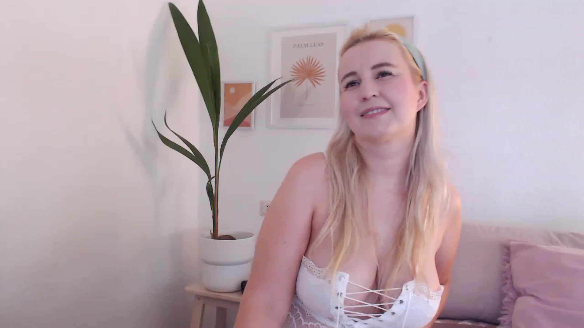 Gallery image thumbnail from NatalieMFC's myfreecams stream on, 07/17/2023, 10:46 image 9 of 20
