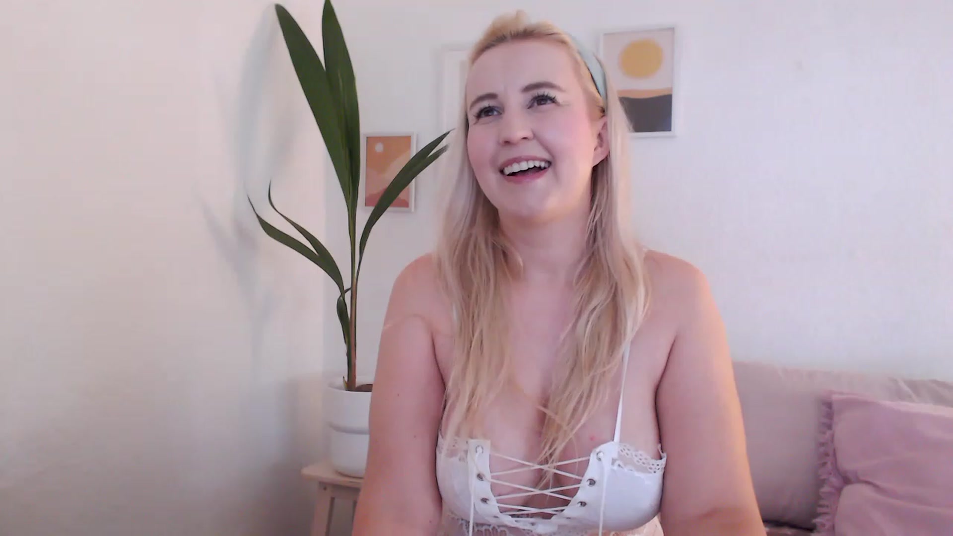 Gallery image thumbnail from NatalieMFC's myfreecams stream on, 07/17/2023, 10:46 image 4 of 20