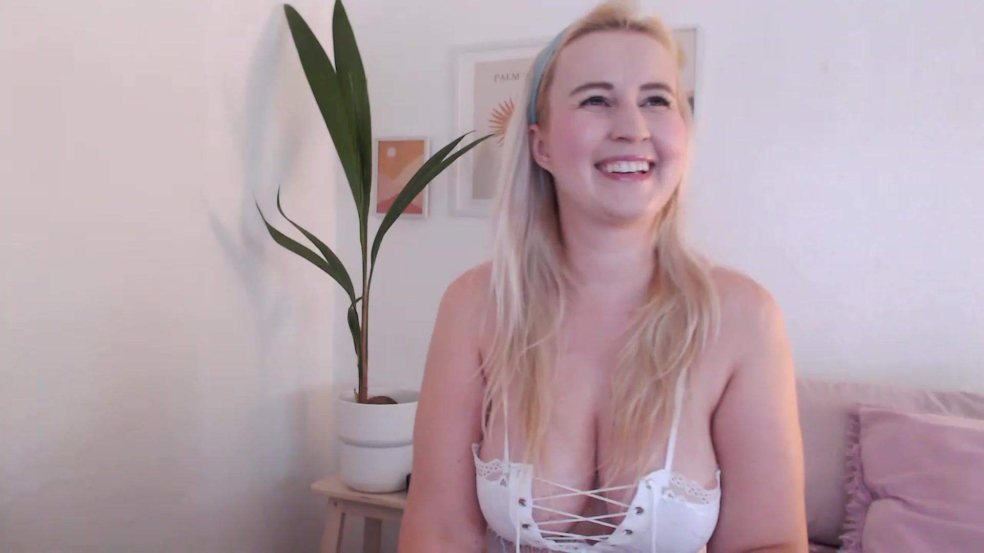 Gallery image thumbnail from NatalieMFC's myfreecams stream on, 07/17/2023, 10:46 image 3 of 20