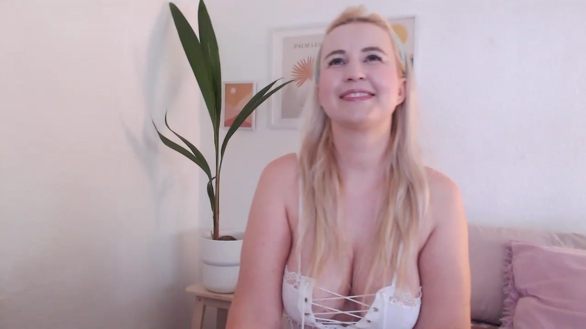 Gallery image thumbnail from NatalieMFC's myfreecams stream on, 07/17/2023, 10:46 image 7 of 20