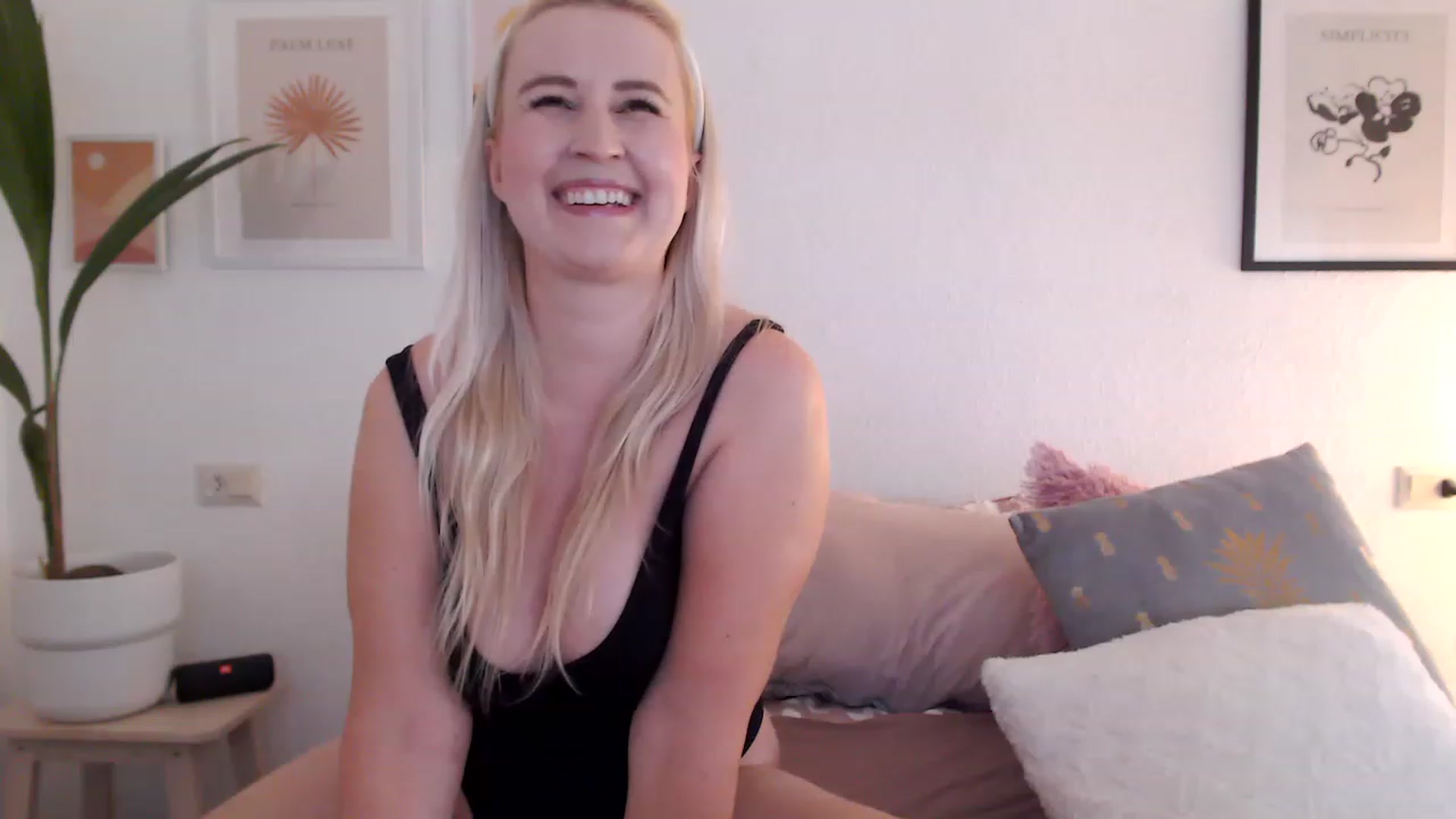Gallery image thumbnail from NatalieMFC's myfreecams stream on, 07/19/2023, 10:26 image 20 of 20