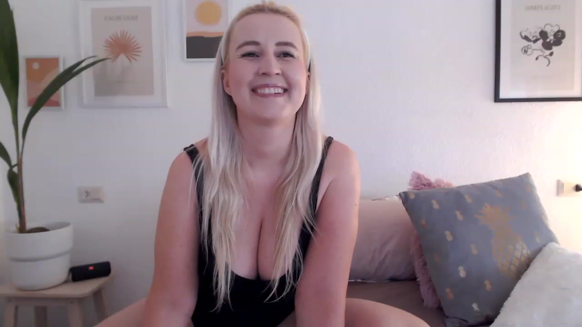 Gallery image thumbnail from NatalieMFC's myfreecams stream on, 07/19/2023, 10:26 image 7 of 20