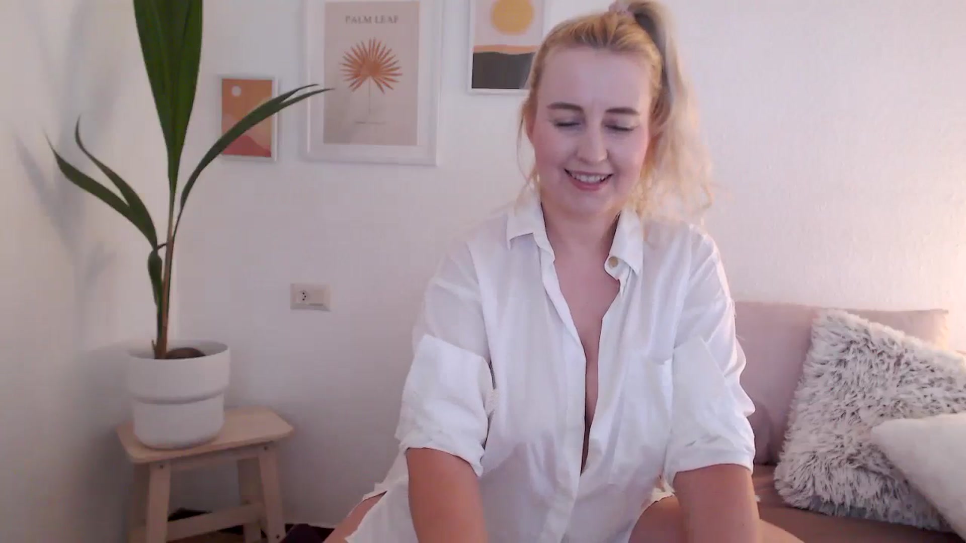 Gallery image thumbnail from NatalieMFC's myfreecams stream on, 07/25/2023, 10:44 image 10 of 20
