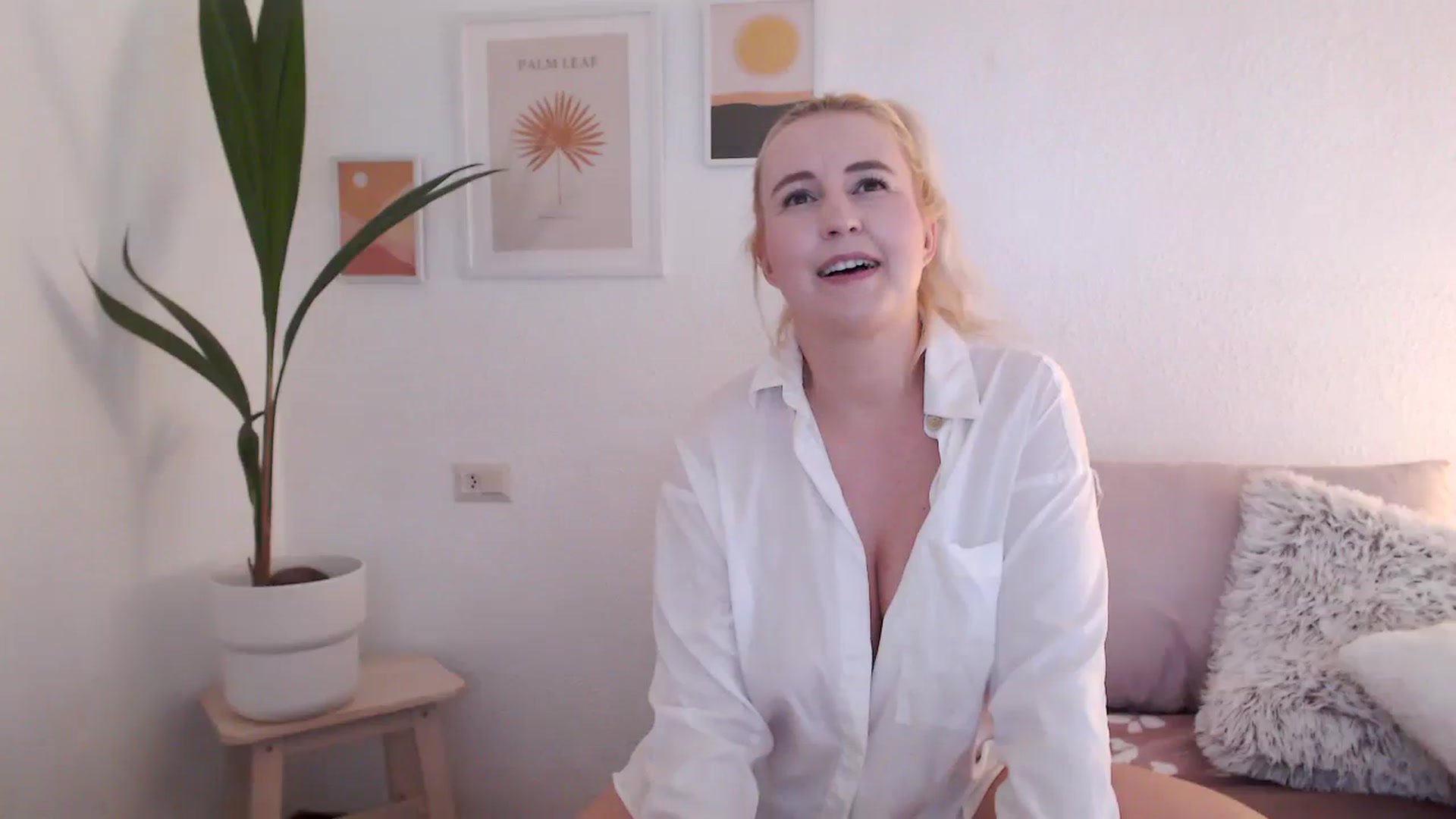 Gallery image thumbnail from NatalieMFC's myfreecams stream on, 07/25/2023, 10:44 image 3 of 20